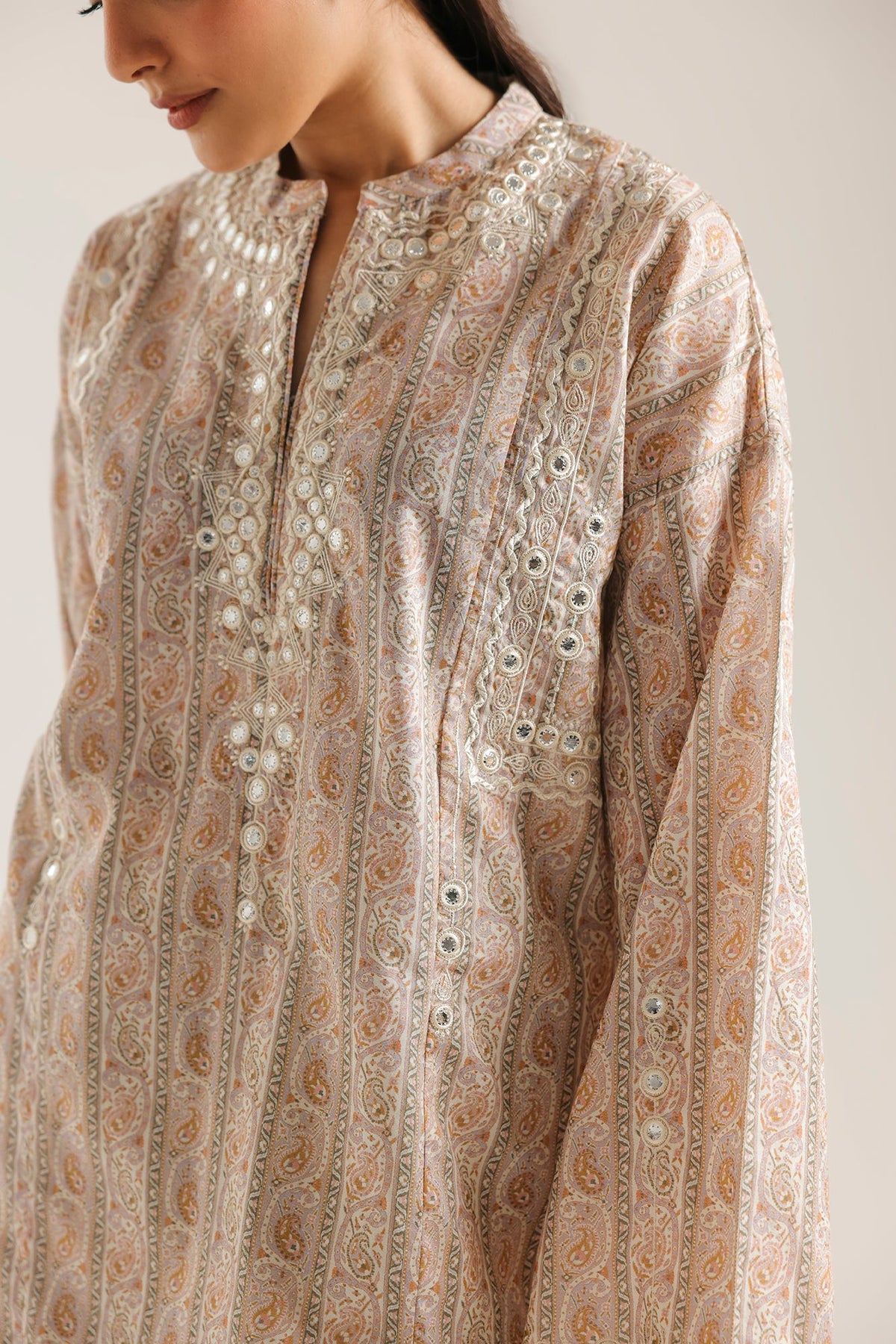 EMBROIDERED SUIT (E8233/102/005)
