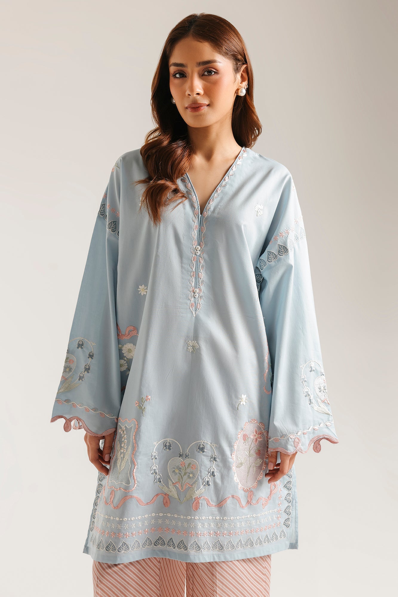 EMBROIDERED SUIT (E8235/102/617)