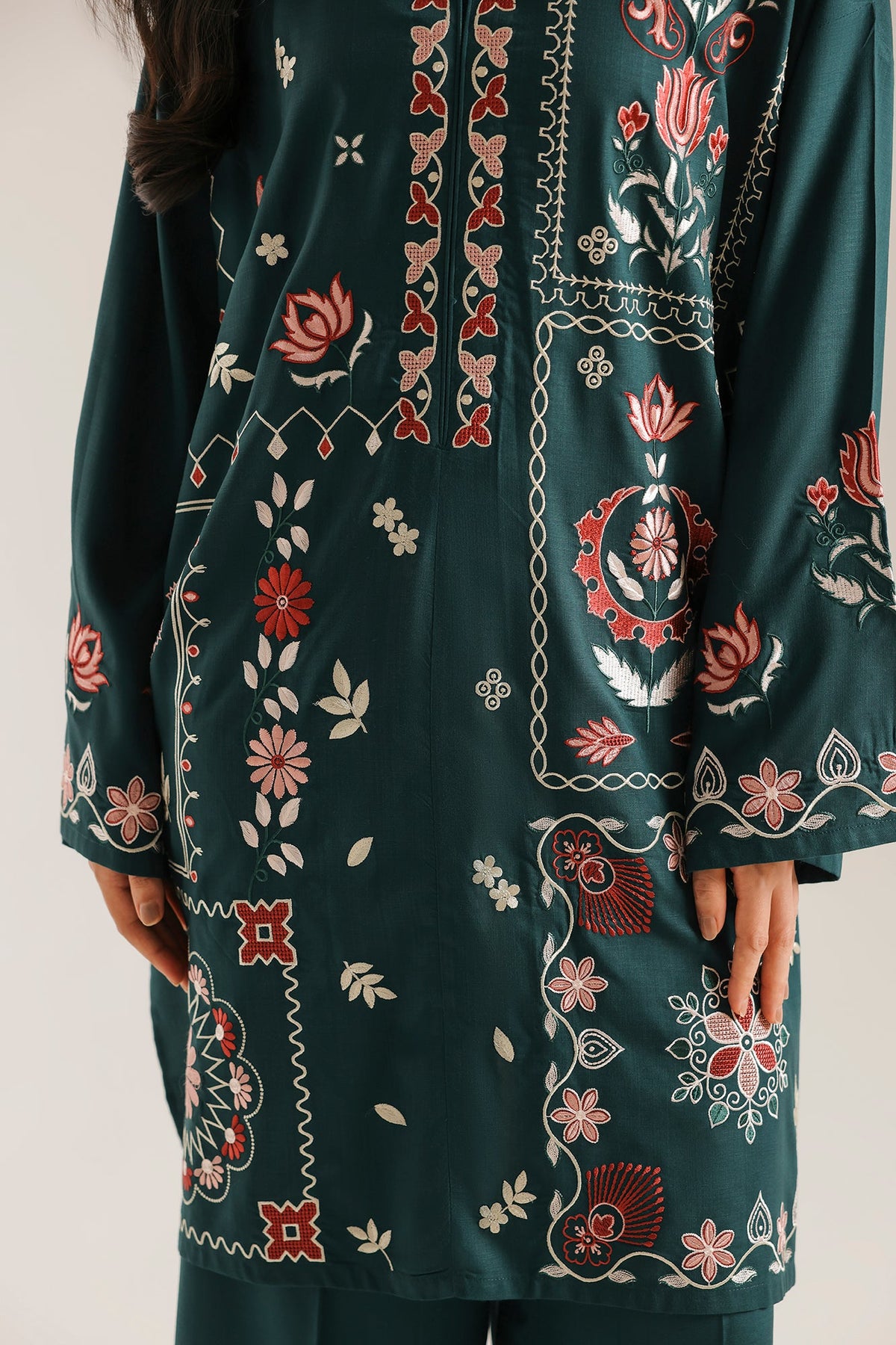 EMBROIDERED SUIT (E8242/102/706)