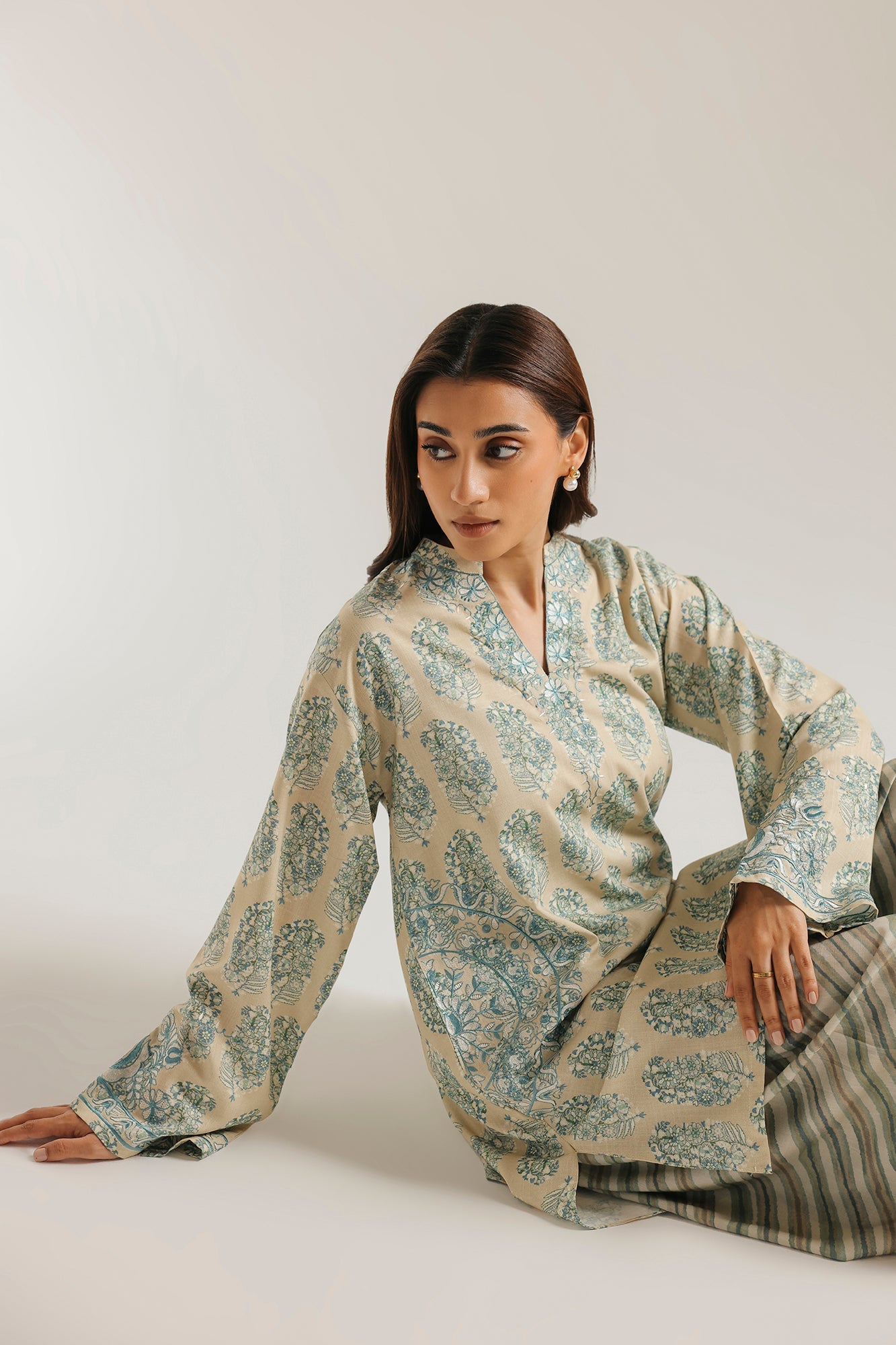 EMBROIDERED SUIT (E8244/102/129)