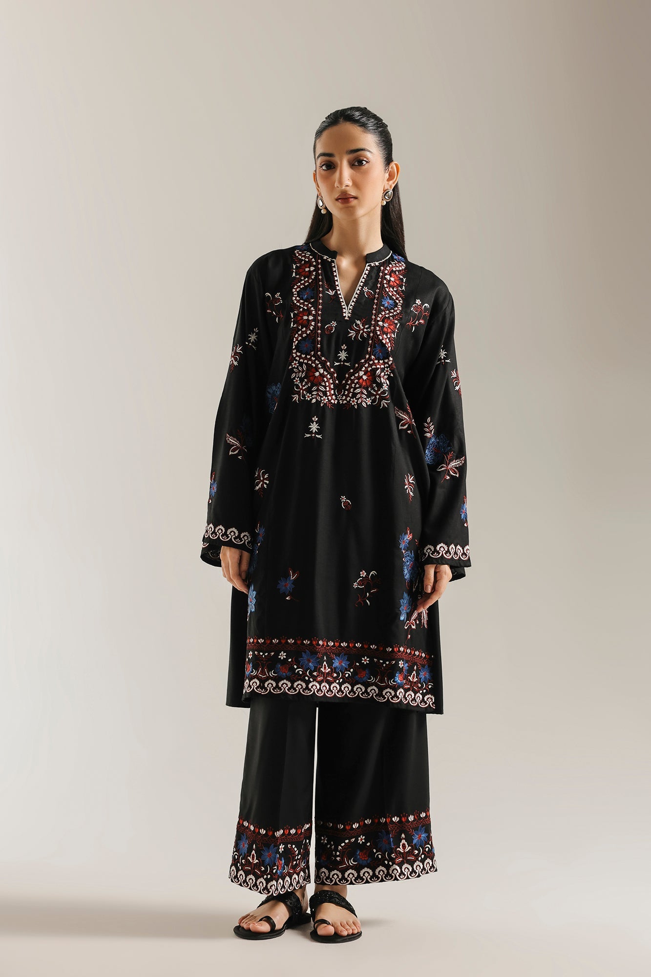 EMBROIDERED SUIT (E8246/102/902)