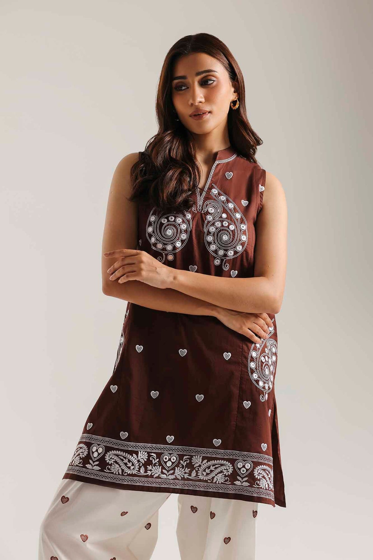 EMBROIDERED SUIT (E8431/102/317)