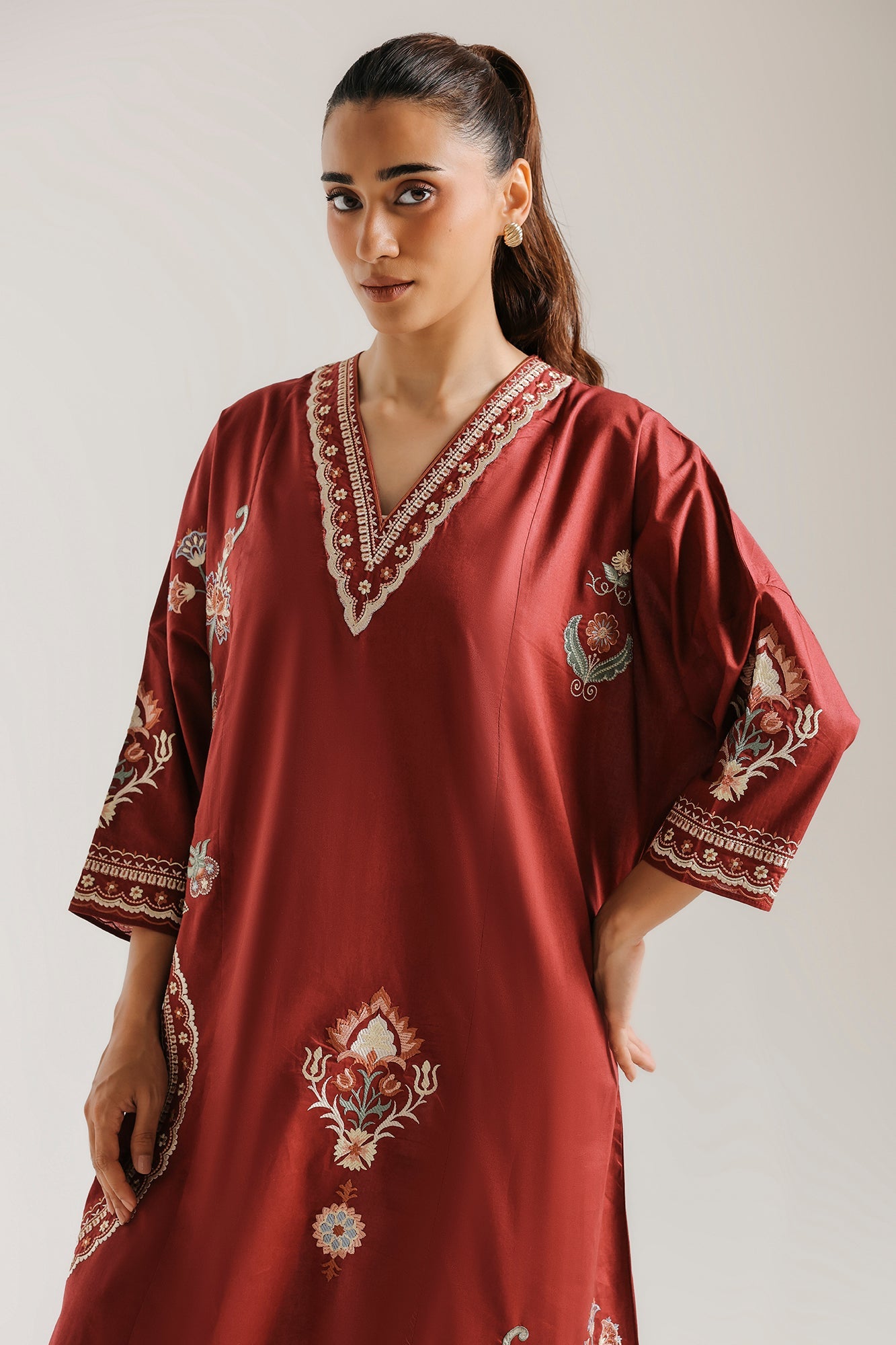 EMBROIDERED DRESS (E8433/102/305)
