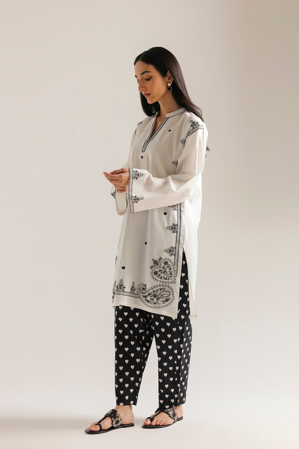 EMBROIDERED SUIT (E8434/102/005)