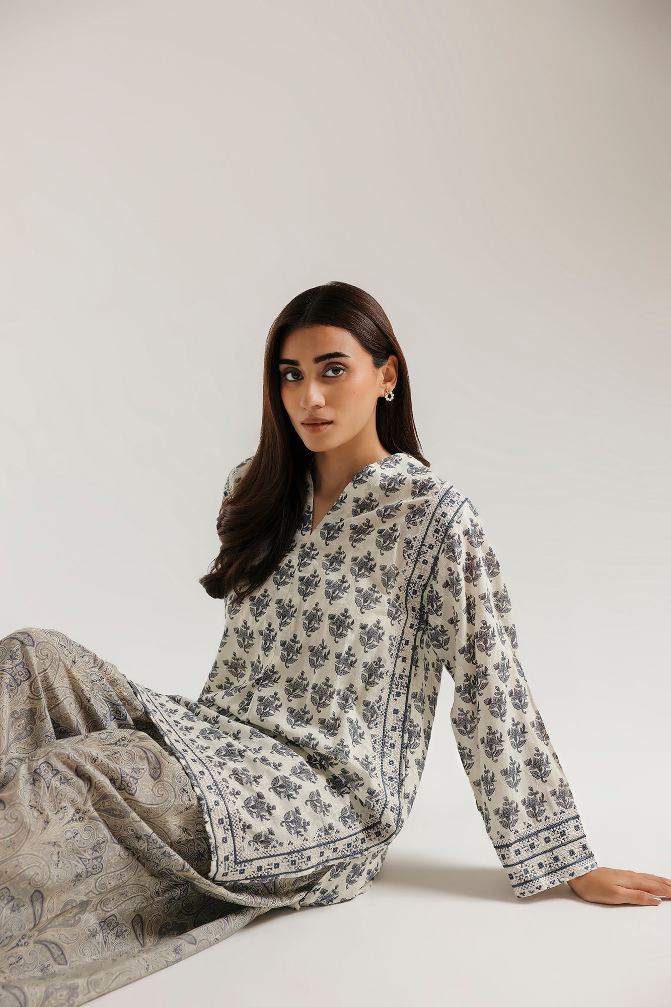 EMBROIDERED SUIT (E9225/102/003)