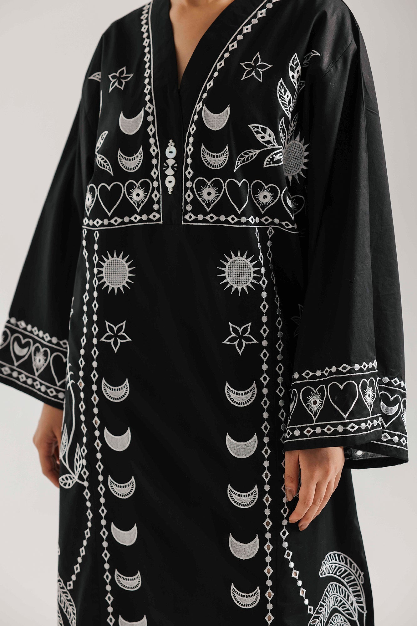 EMBROIDERED KAFTAN (E9230/102/902)