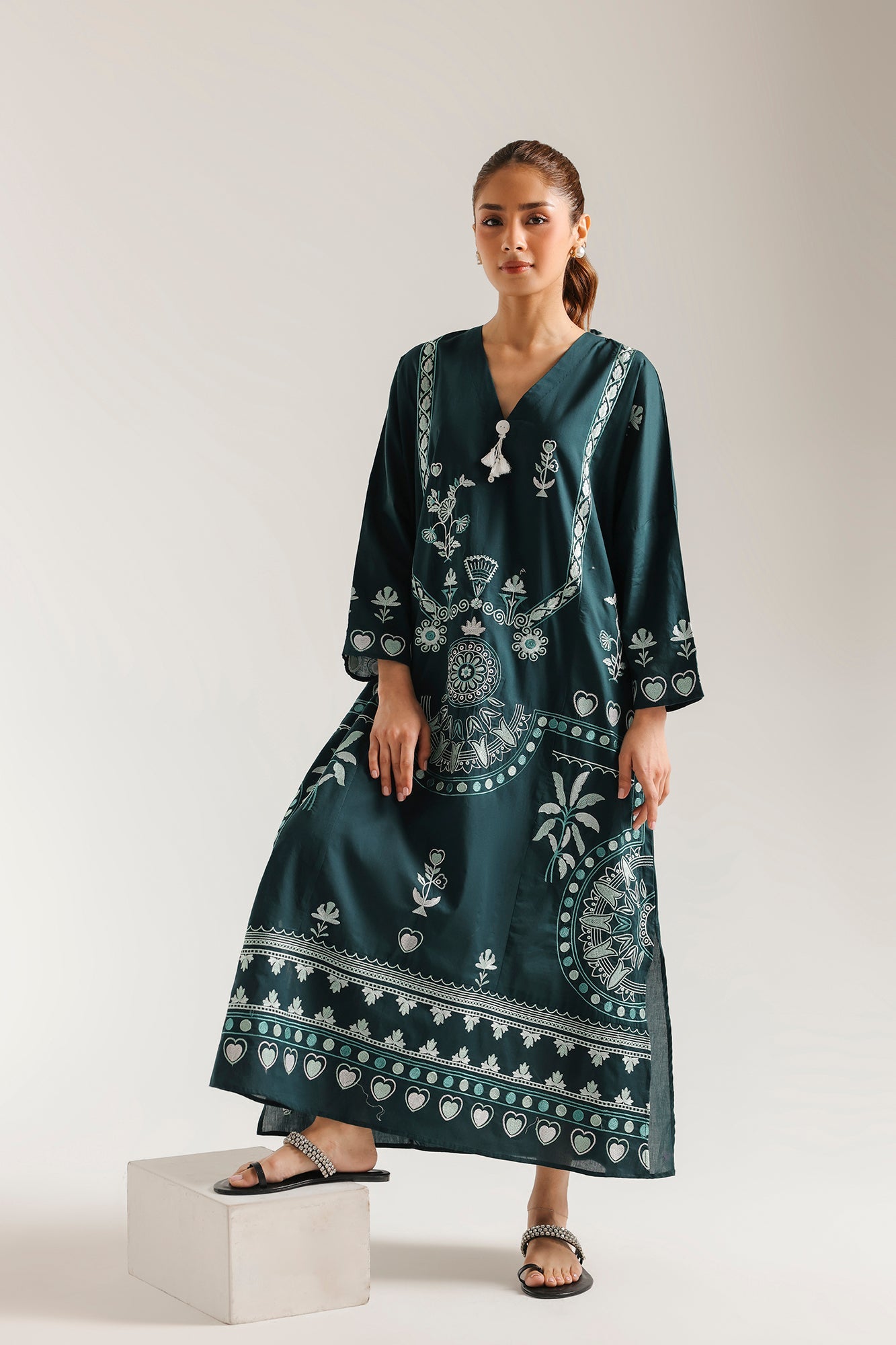 EMBROIDERED DRESS (E9233/102/711)