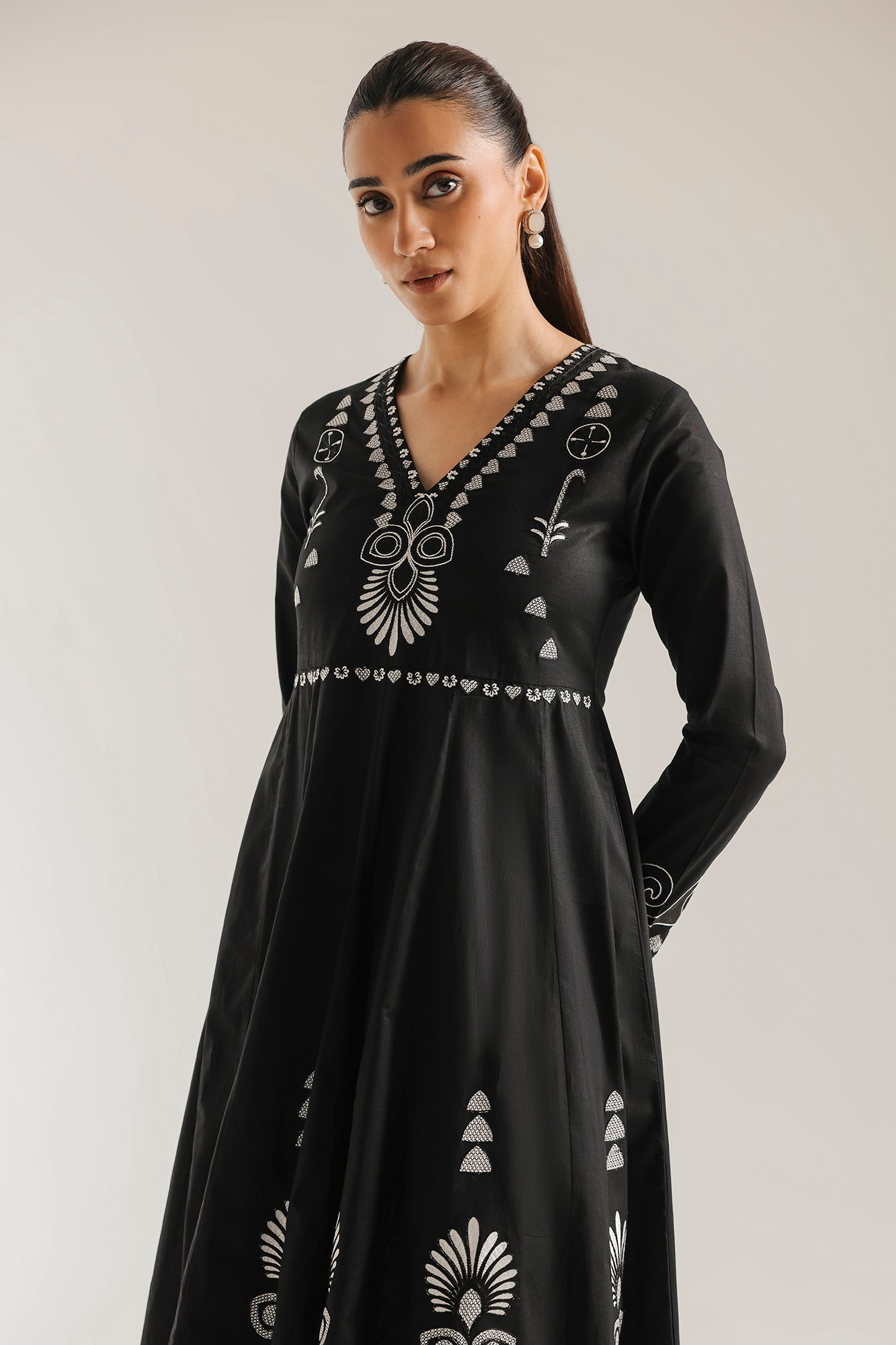 EMBROIDERED DRESS (E9234/102/902)