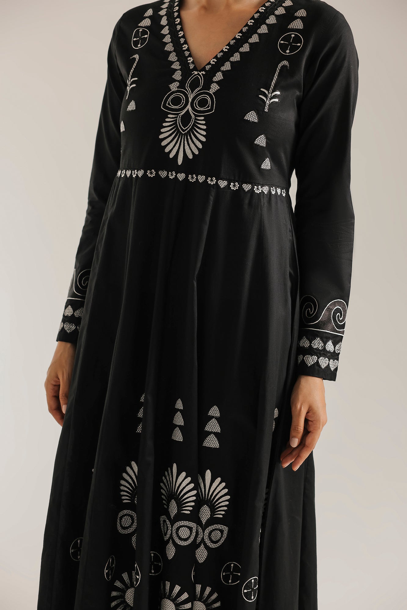 EMBROIDERED DRESS (E9234/102/902)