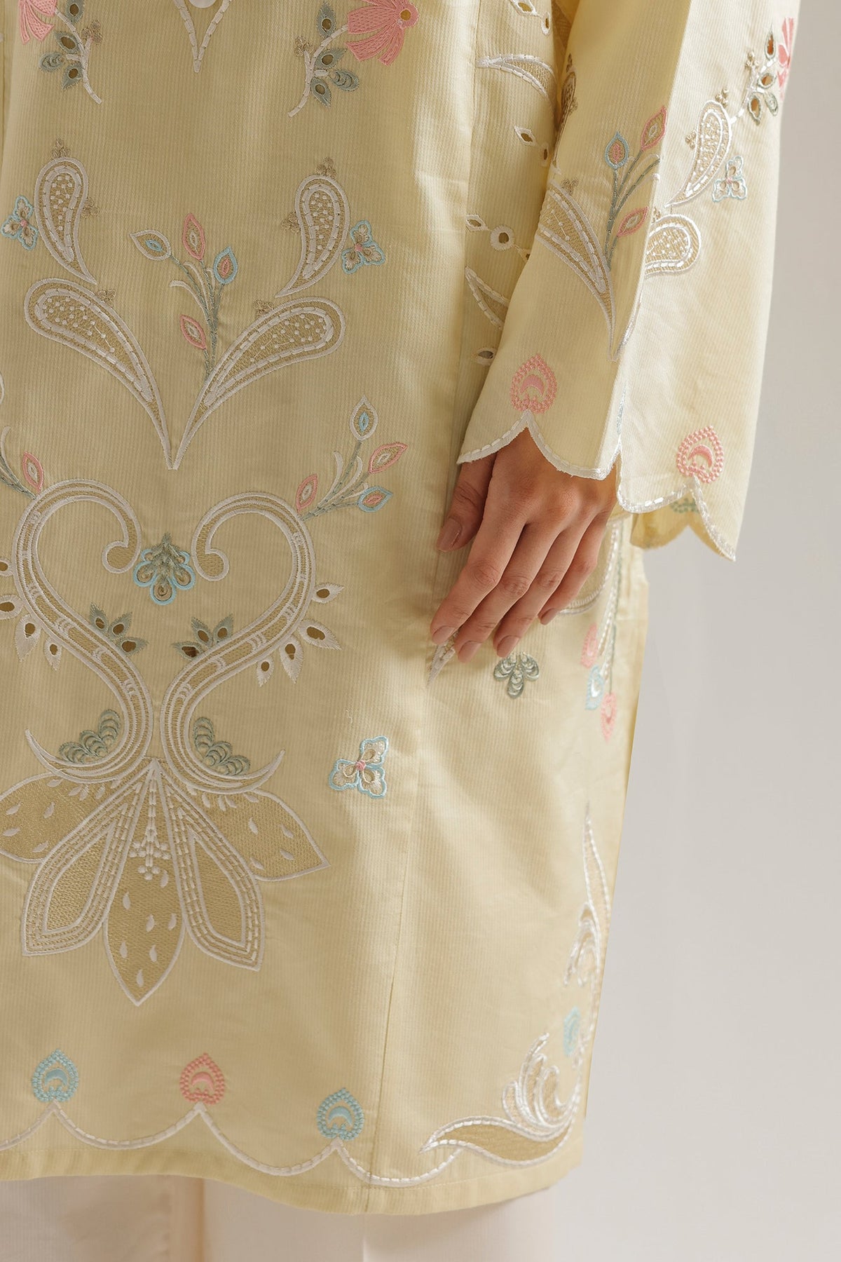 EMBROIDERED SUIT (E9235/102/115)