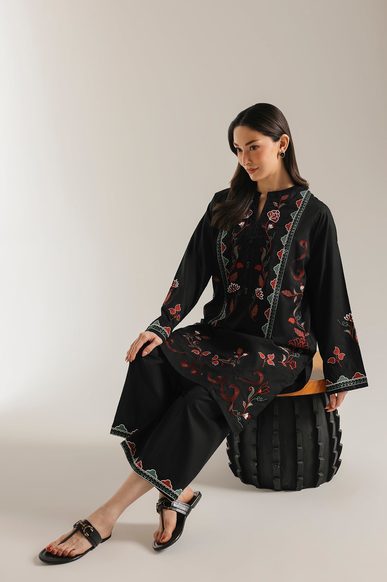 EMBROIDERED SUIT (E9240/102/902)
