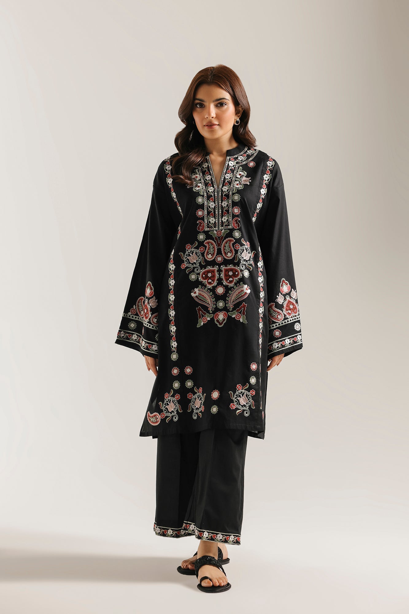 EMBROIDERED SUIT (E9242/102/902)