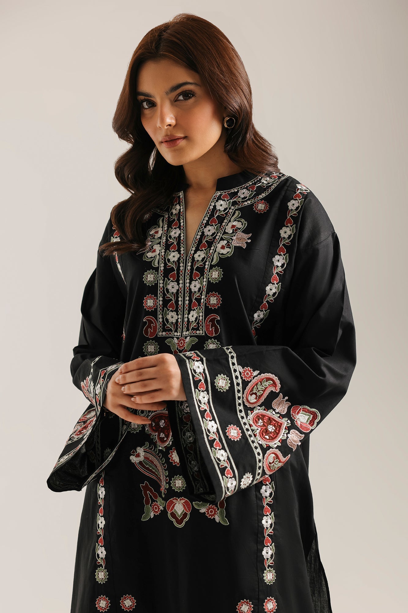 EMBROIDERED SUIT (E9242/102/902)
