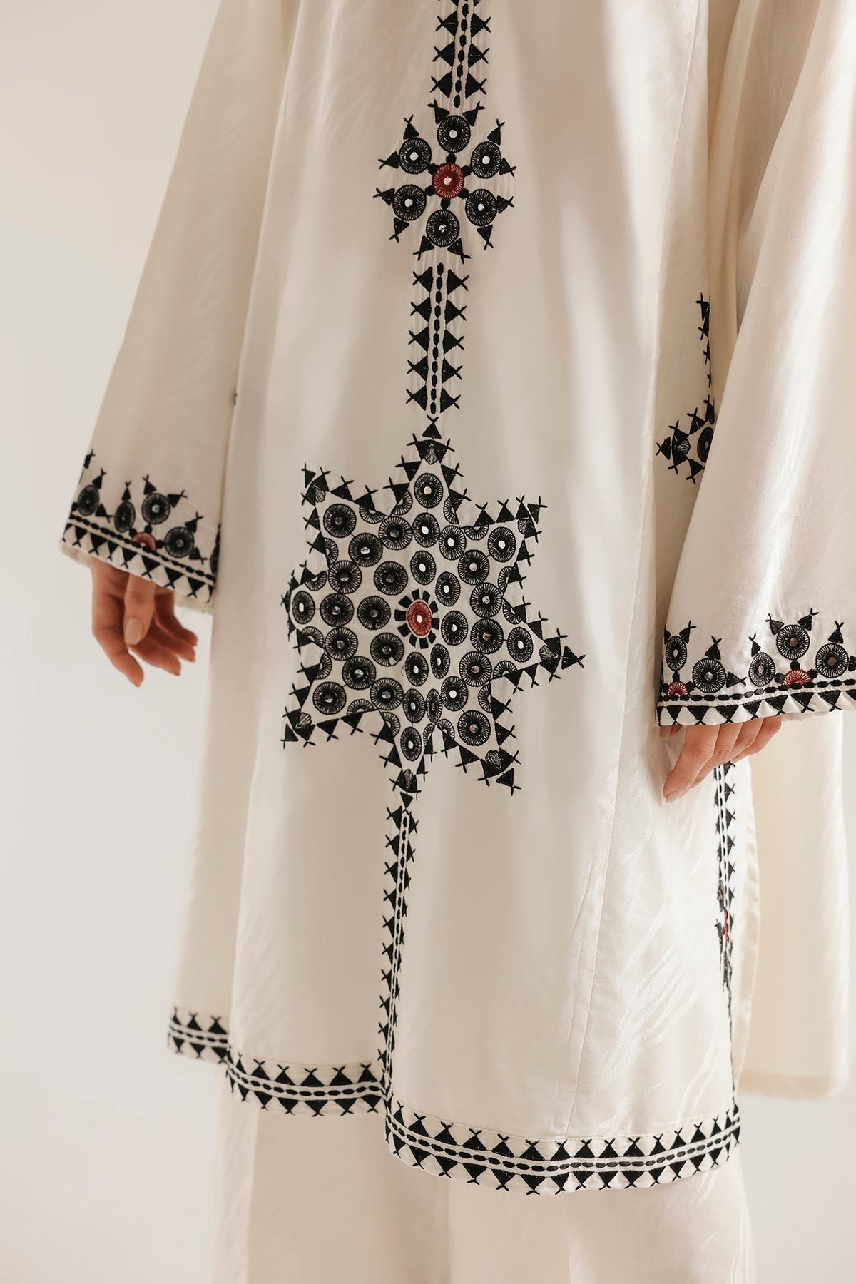 EMBROIDERED SUIT (E9300-102-003)