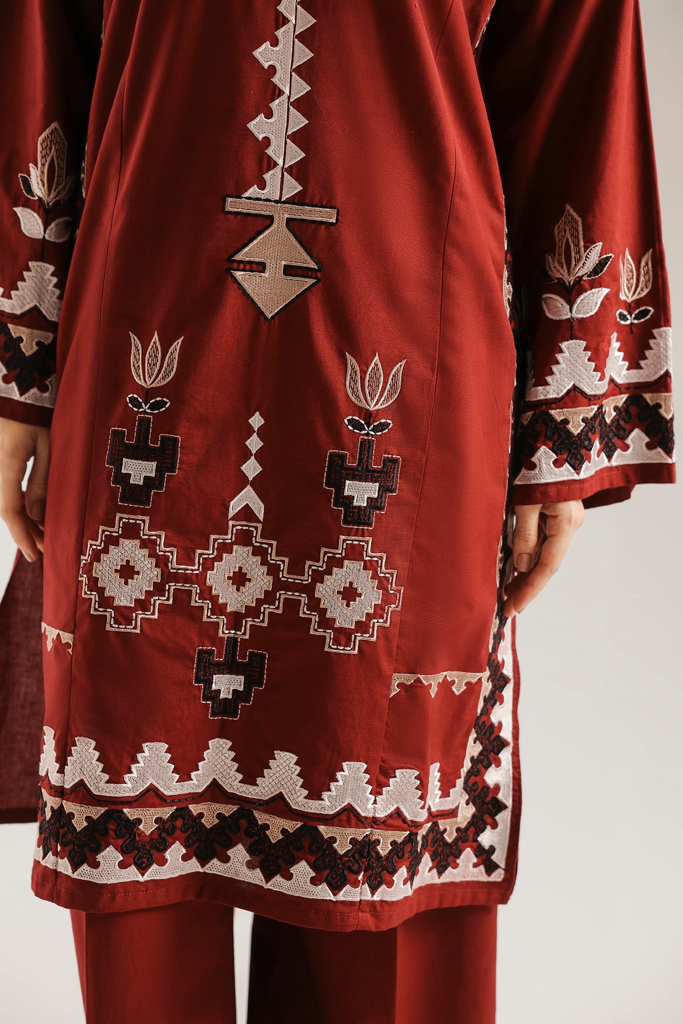 EMBROIDERED SUIT (E9324-102-306)
