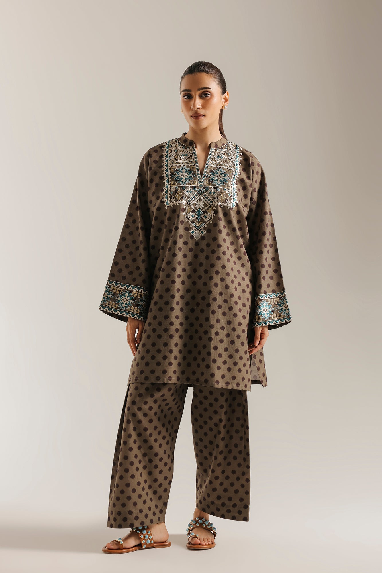 EMBROIDERED SUIT (E9327-102-120)