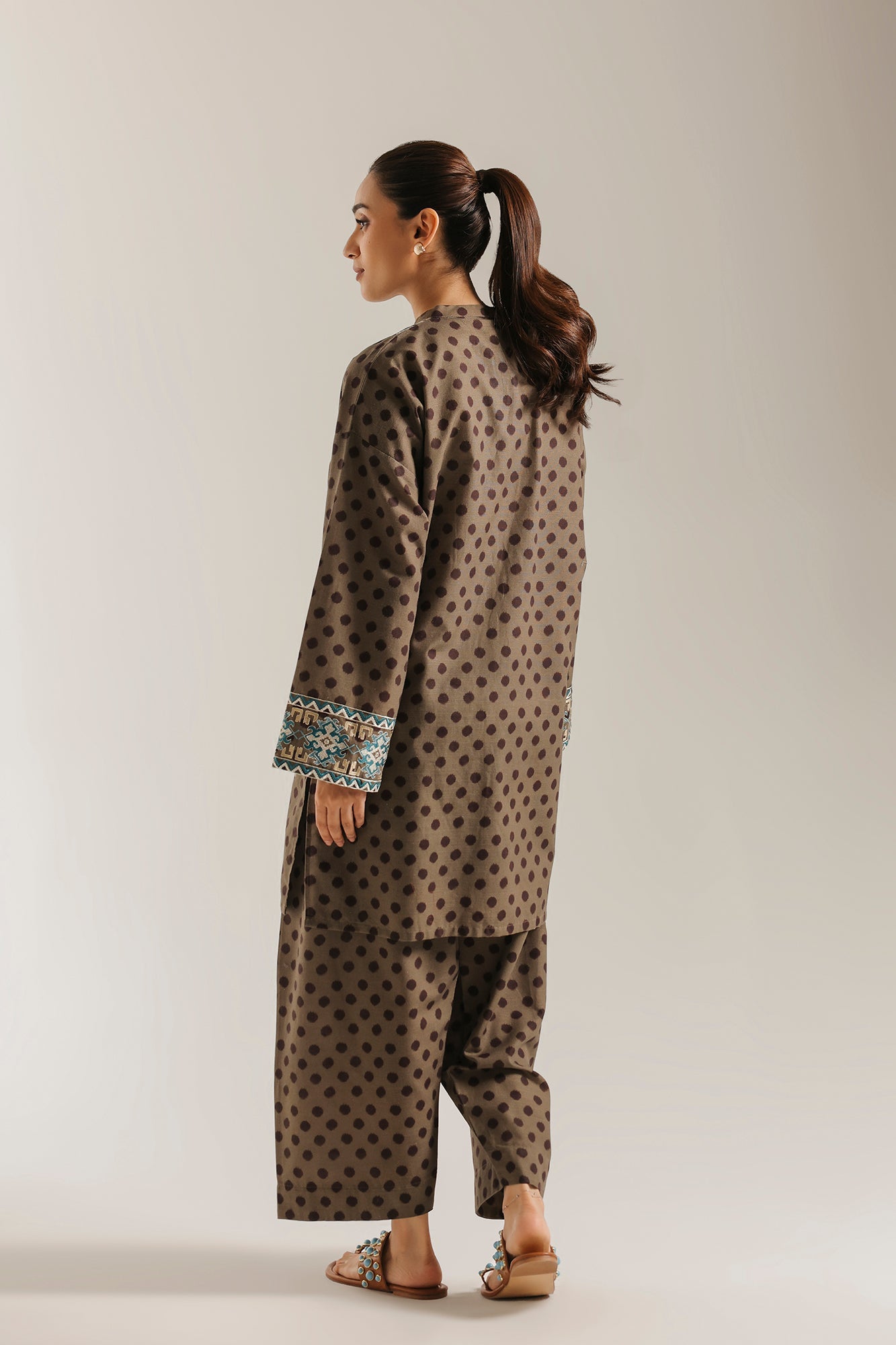 EMBROIDERED SUIT (E9327-102-120)