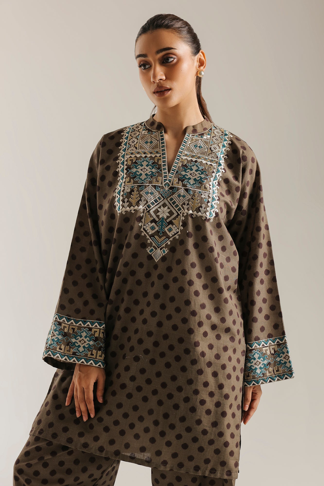 EMBROIDERED SUIT (E9327-102-120)