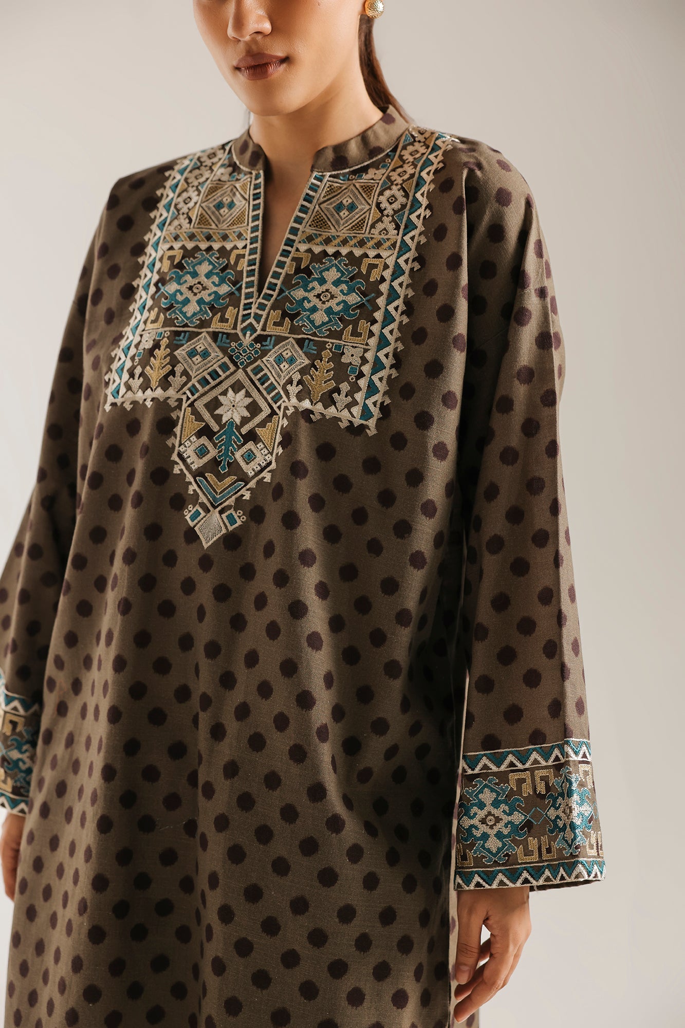 EMBROIDERED SUIT (E9327-102-120)