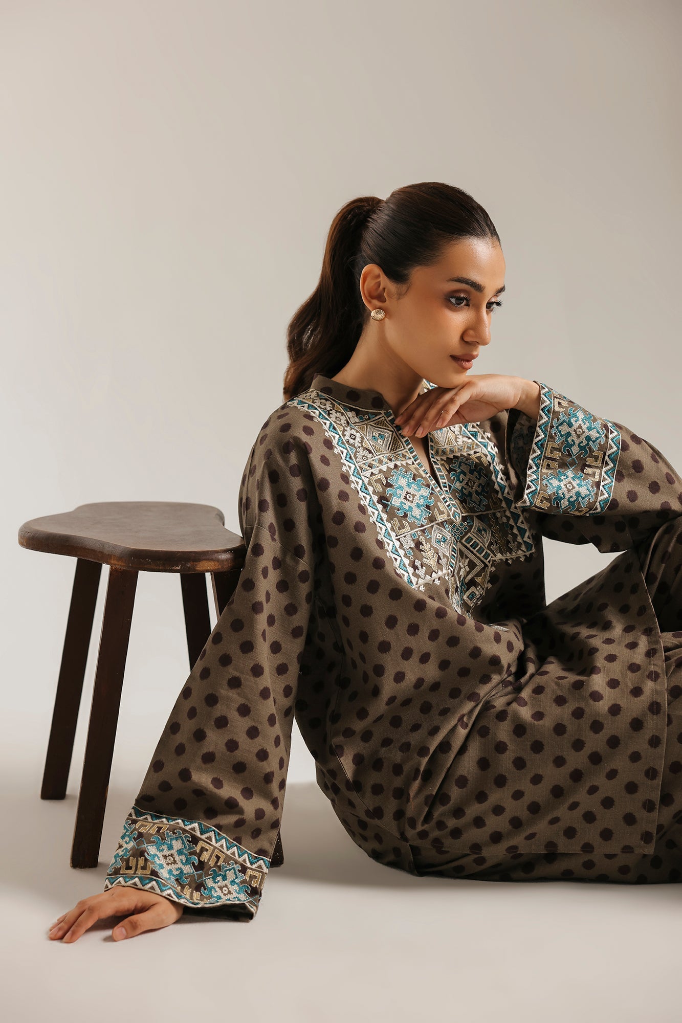 EMBROIDERED SUIT (E9327-102-120)