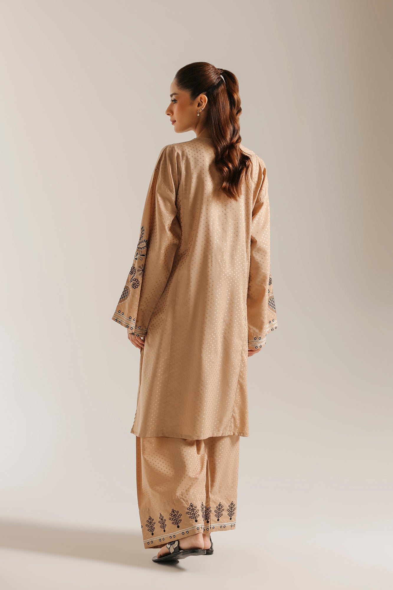 EMBROIDERED SUIT (E9354-102-807)