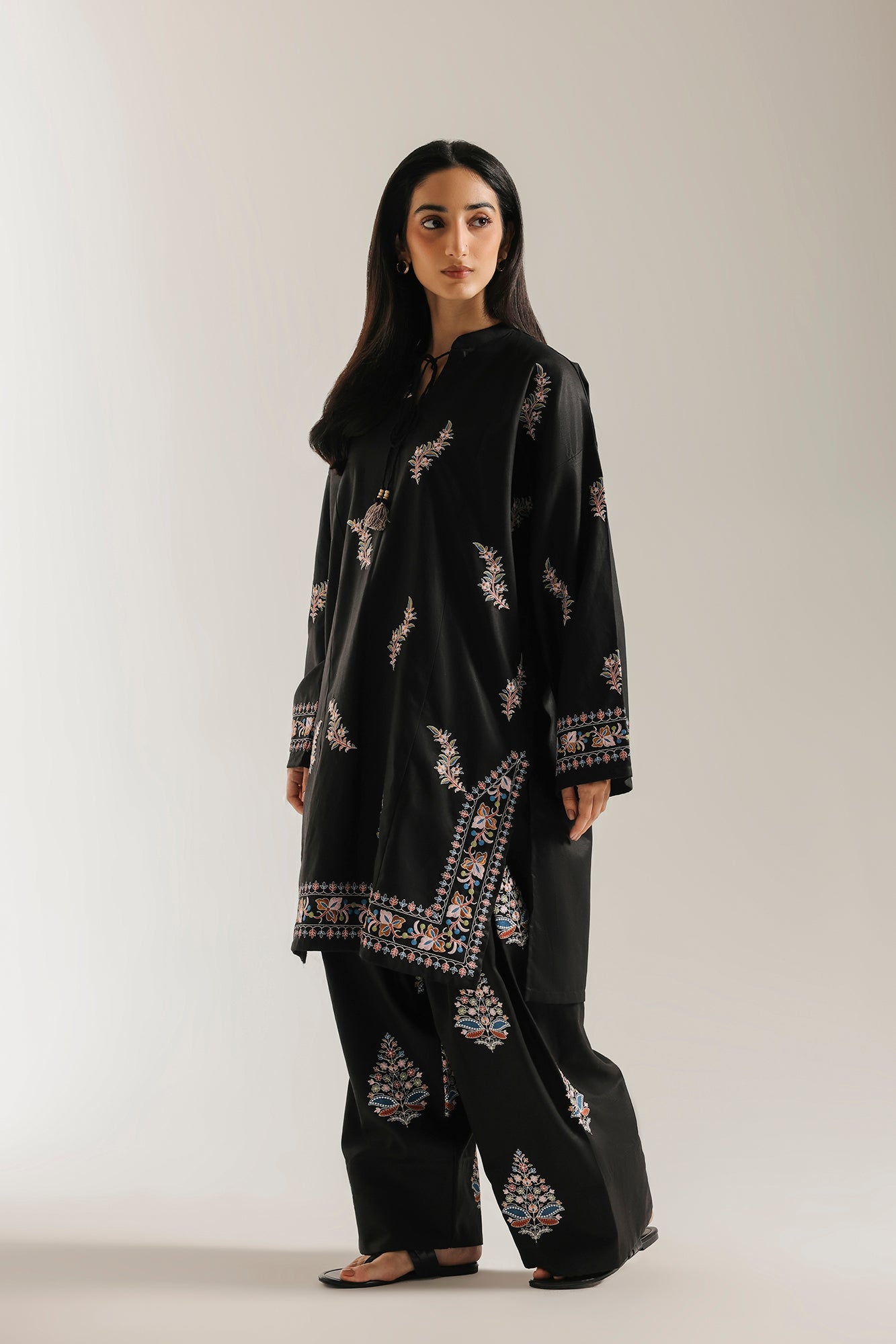 EMBROIDERED SUIT (E9361-102-902)