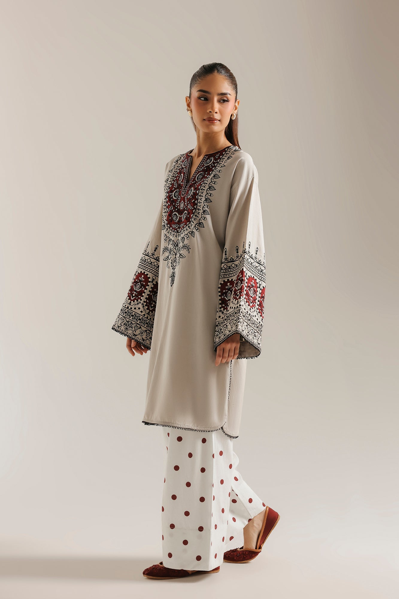 EMBROIDERED SUIT (E9364-102-814)