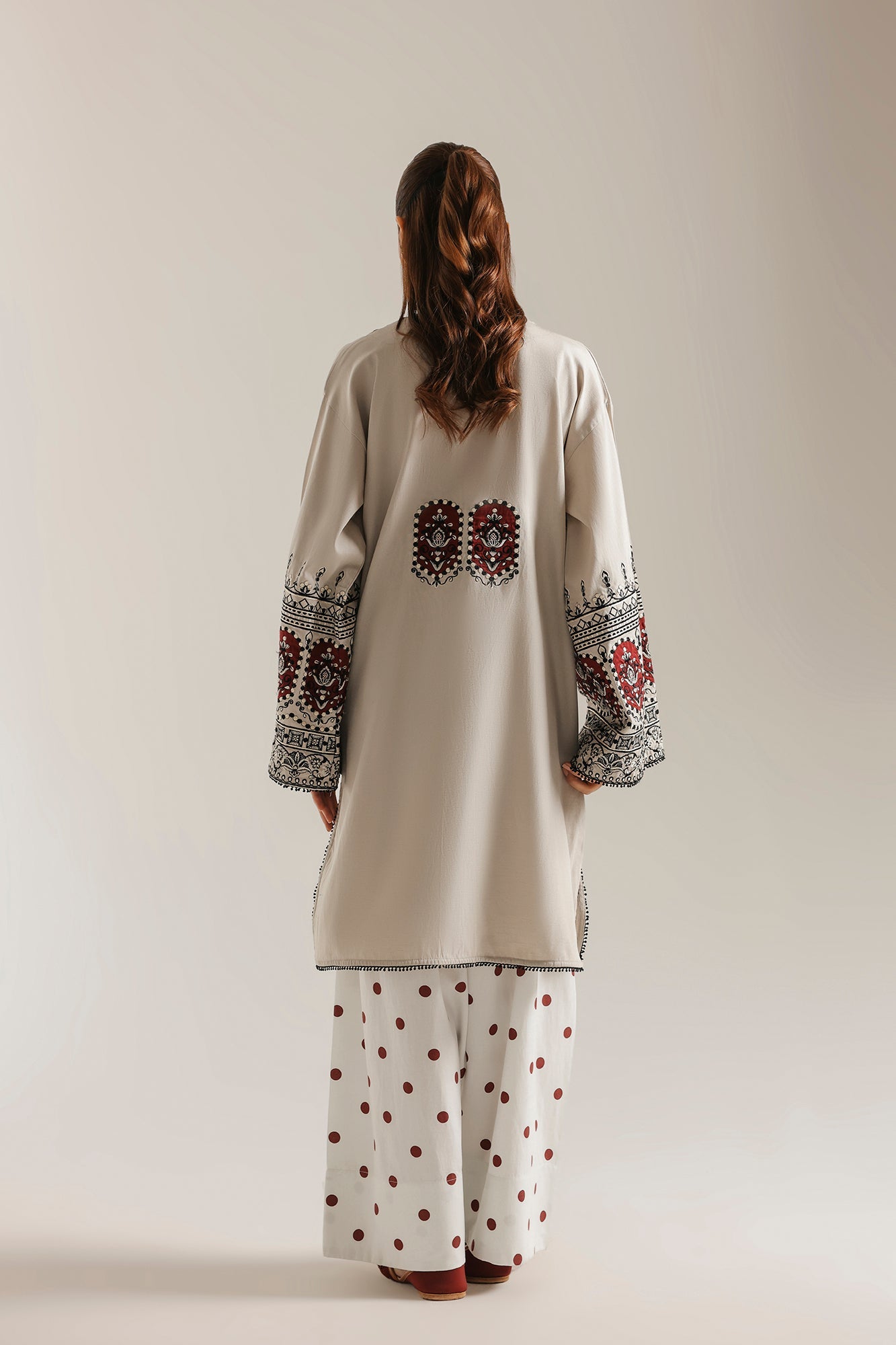 EMBROIDERED SUIT (E9364-102-814)