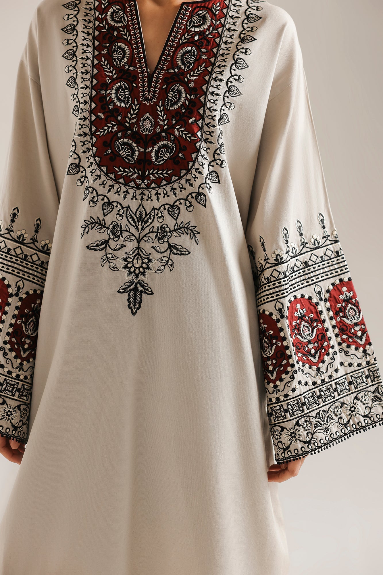 EMBROIDERED SUIT (E9364-102-814)