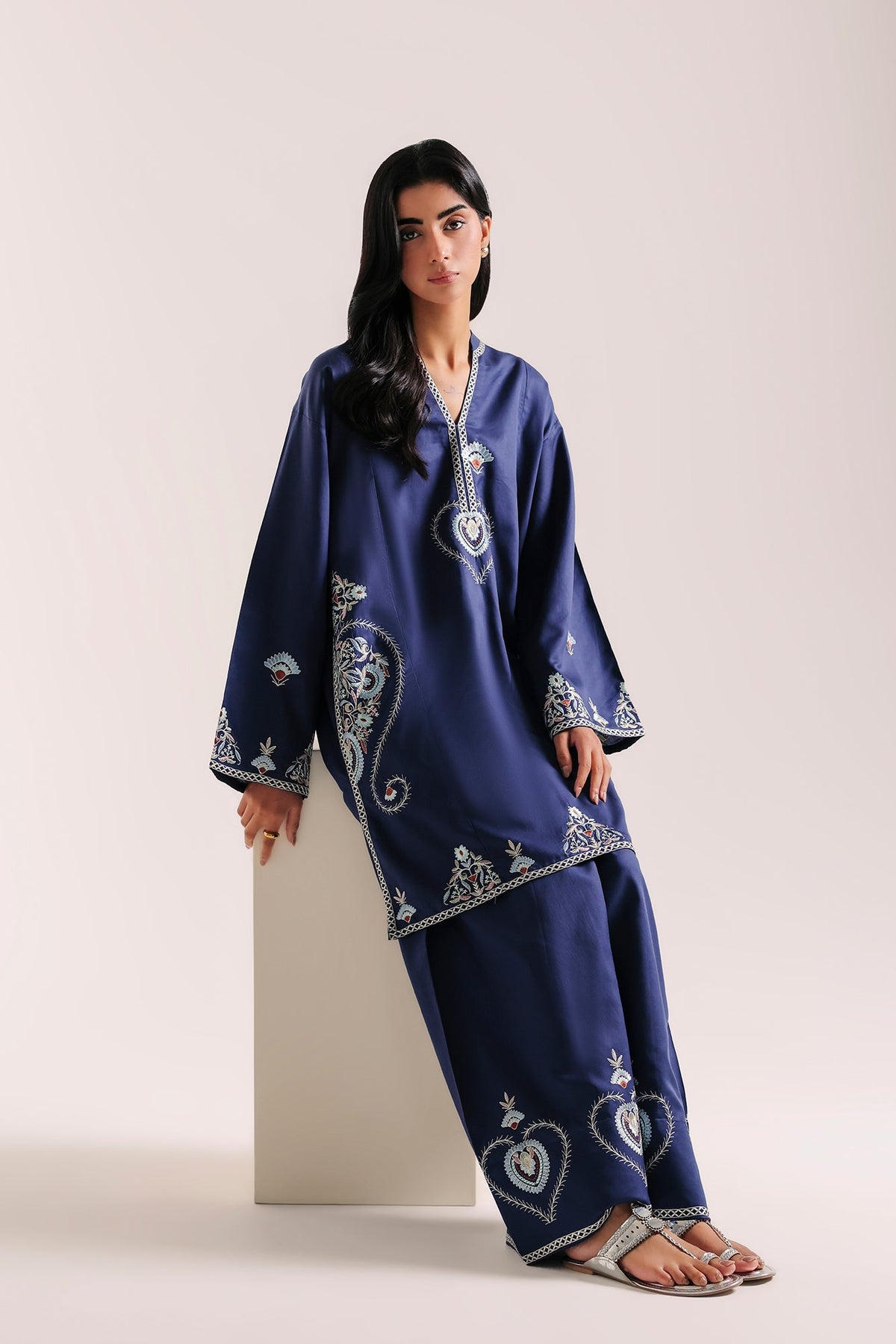 EMBROIDERED SUIT (E9365-102-620)