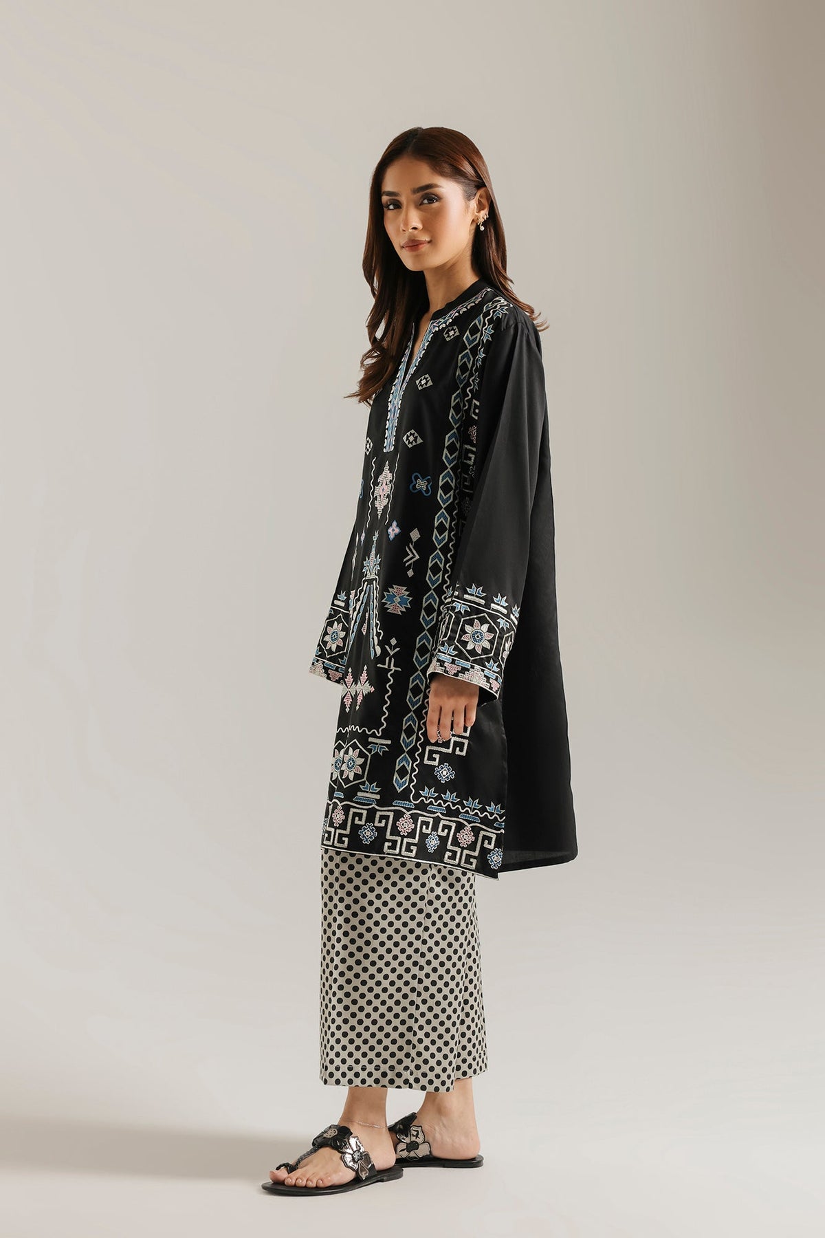 EMBROIDERED SUIT (E9370-102-902)