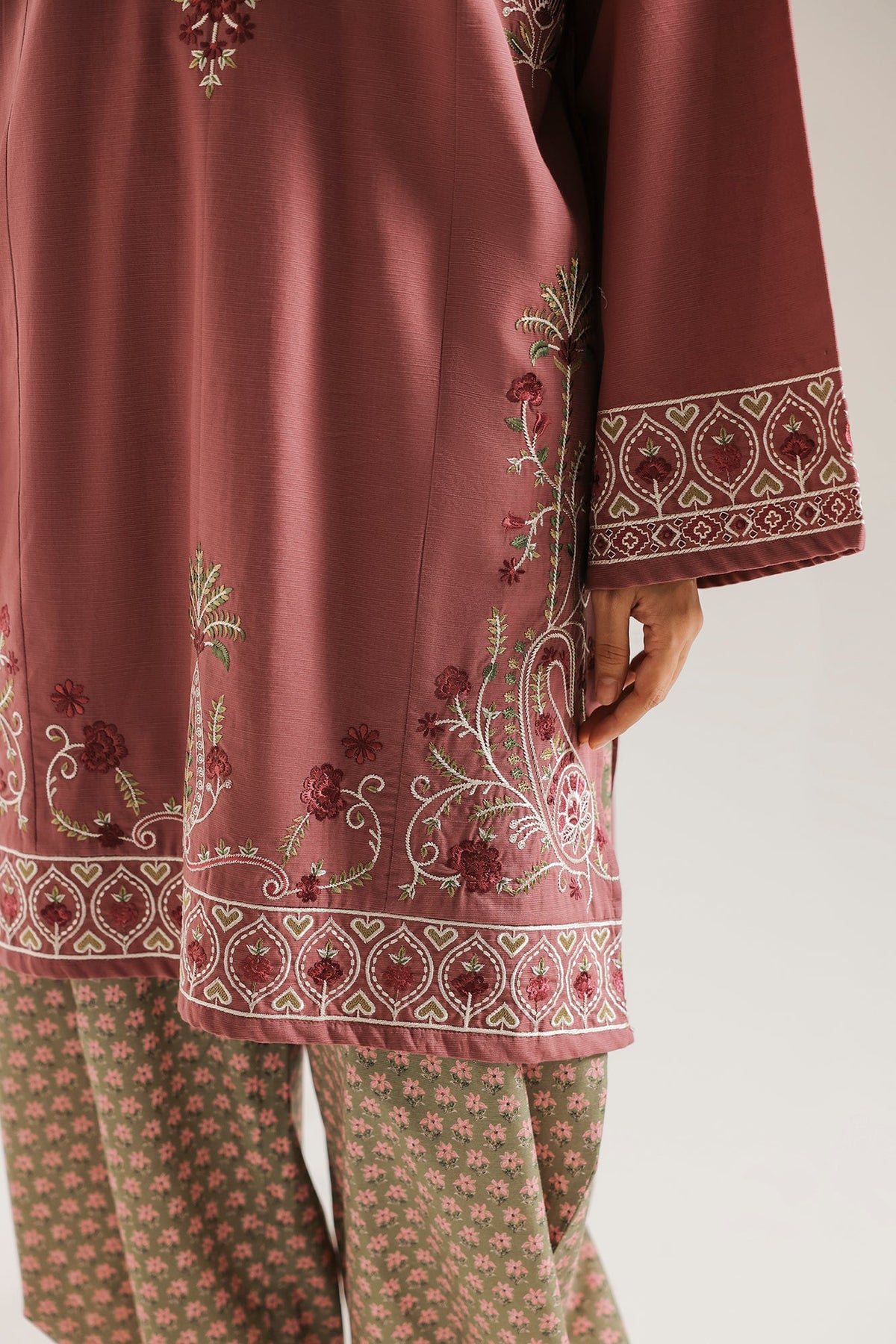 EMBROIDERED SUIT (E9382-102-527)