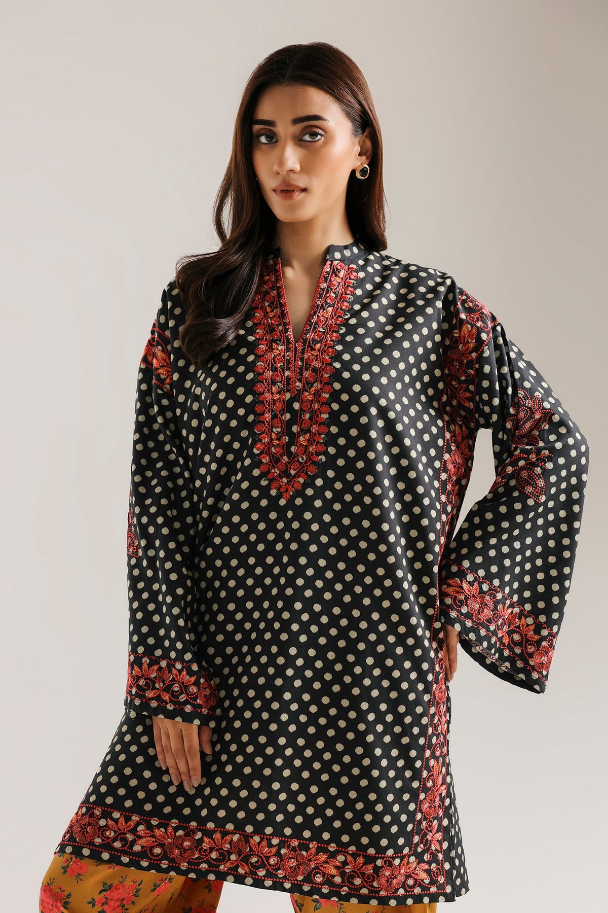 EMBROIDERED SUIT (E9394/102/902)