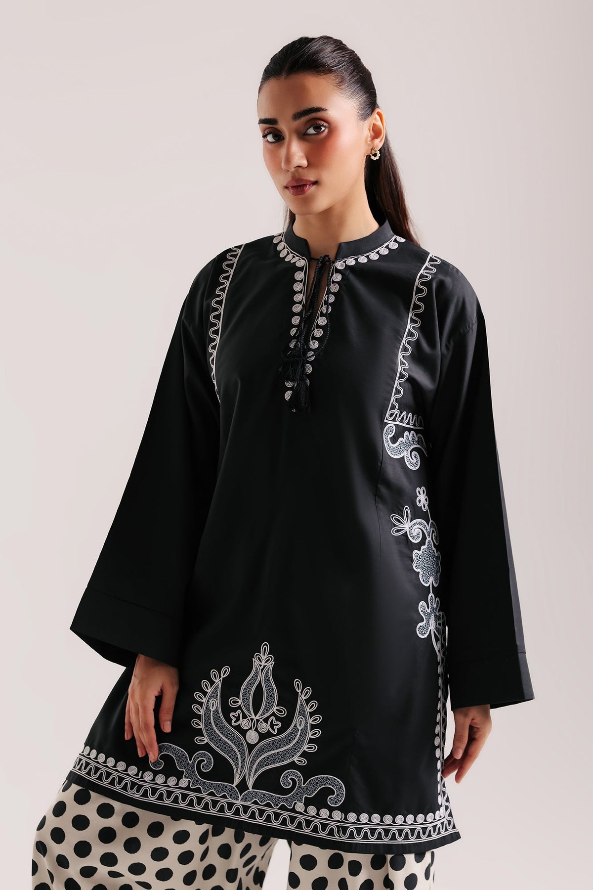 EMBROIDERED SUIT (E9439-102-902)