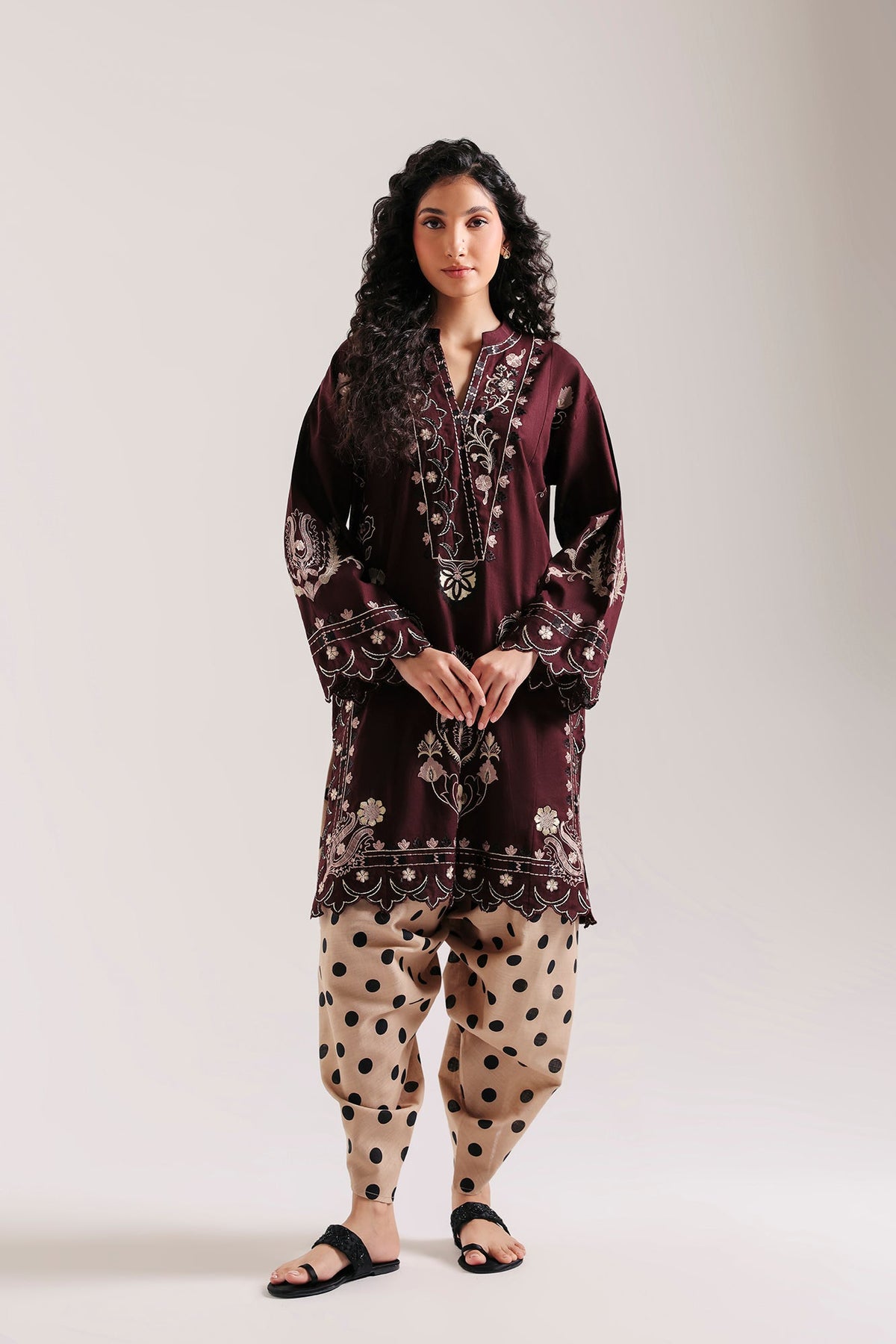 EMBROIDERED SUIT (E9483-102-302)