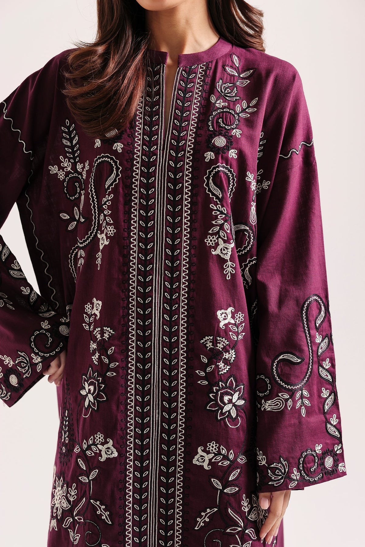 EMBROIDERED SUIT (E9490-102-516)
