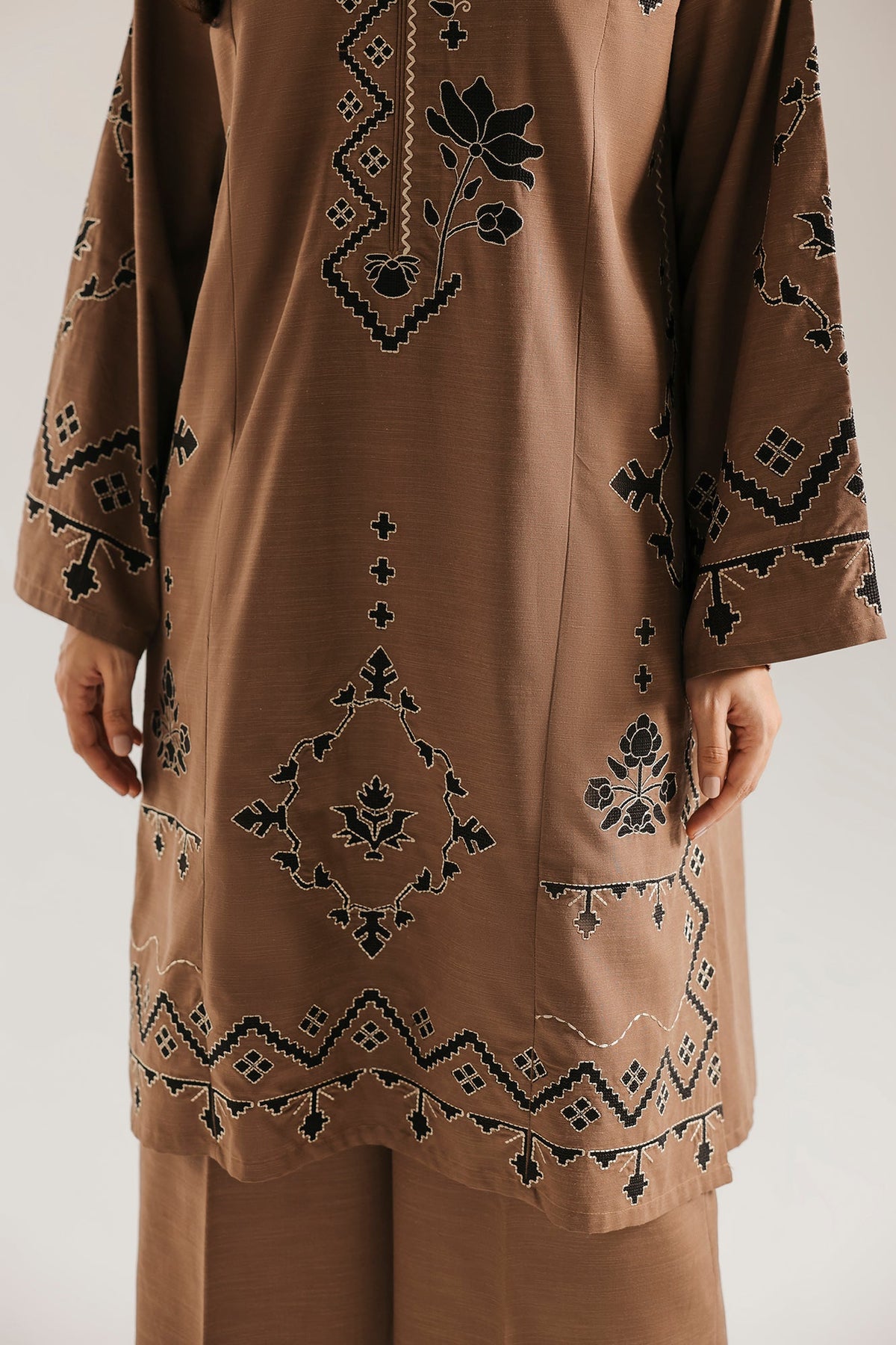 EMBROIDERED SUIT (E9497-102-803)
