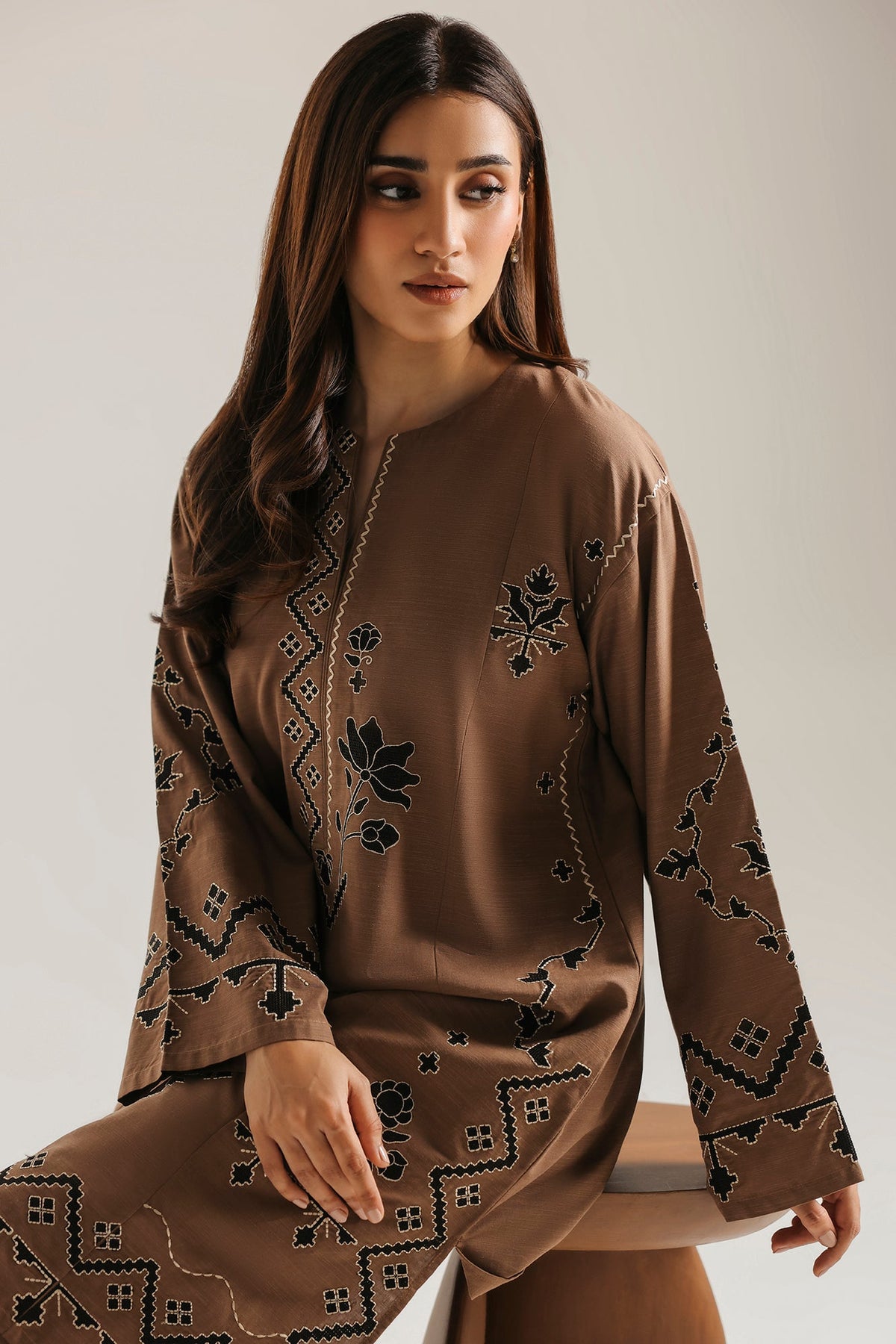 EMBROIDERED SUIT (E9497-102-803)