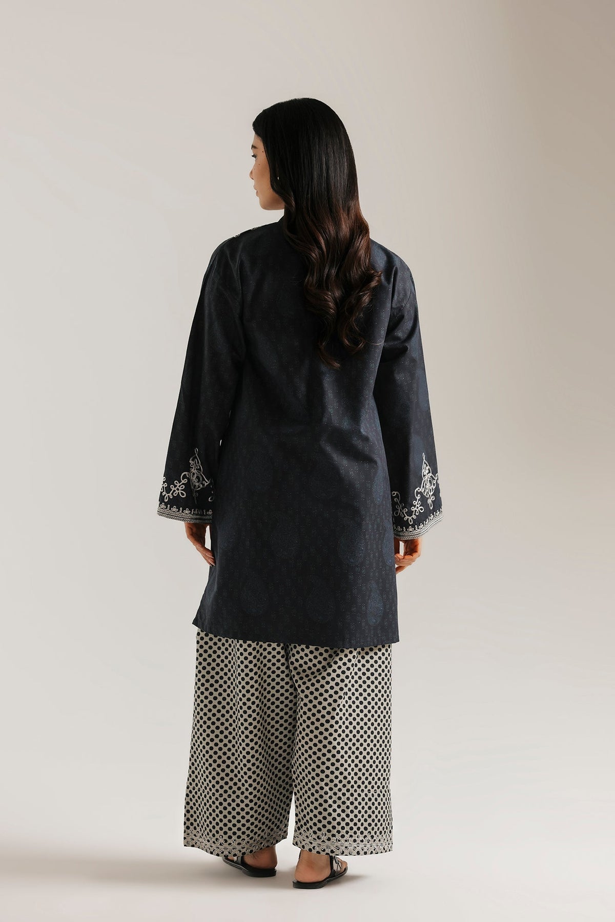 EMBROIDERED SUIT (E9506-102-618)