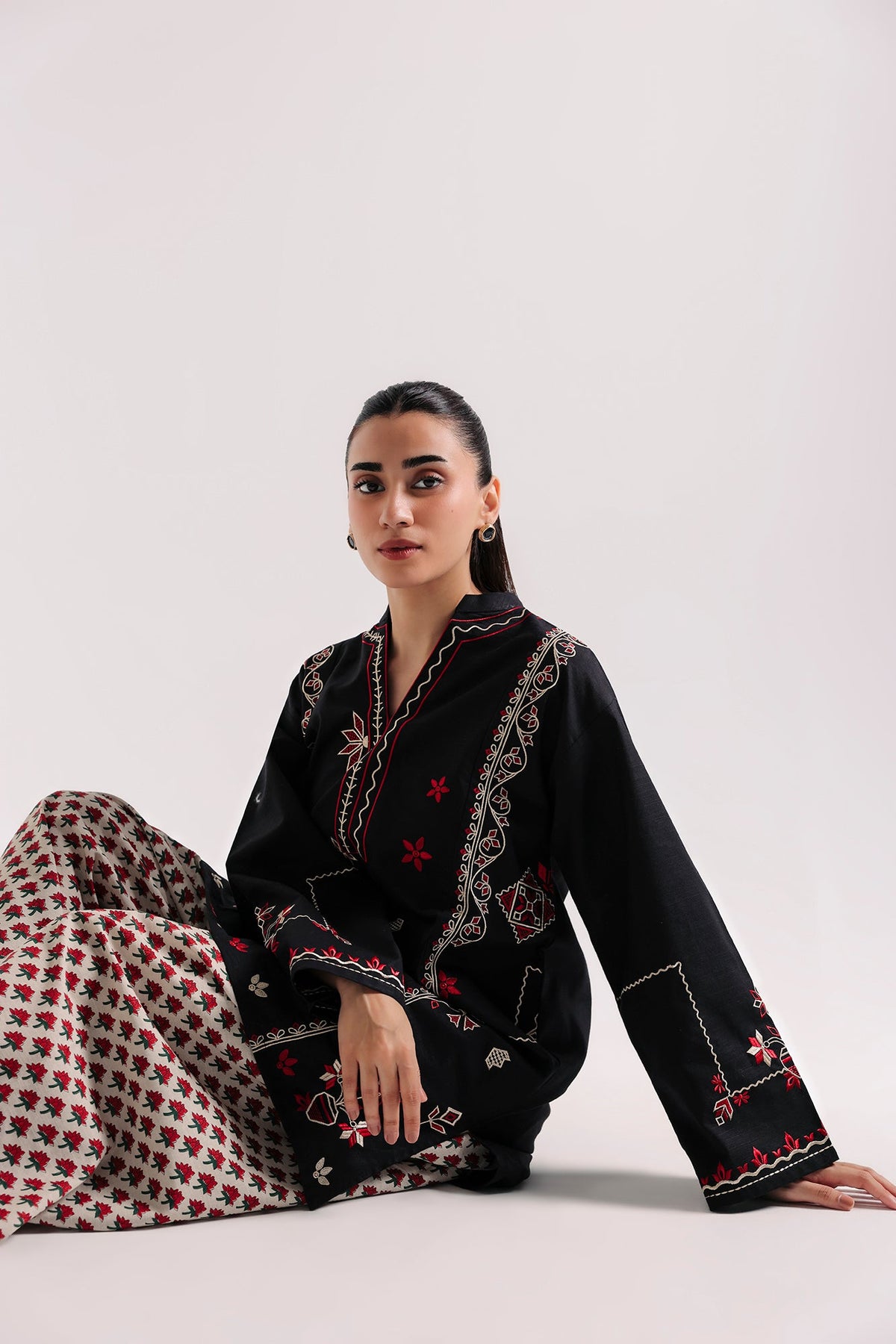 EMBROIDERED SUIT (E9546-102-902)