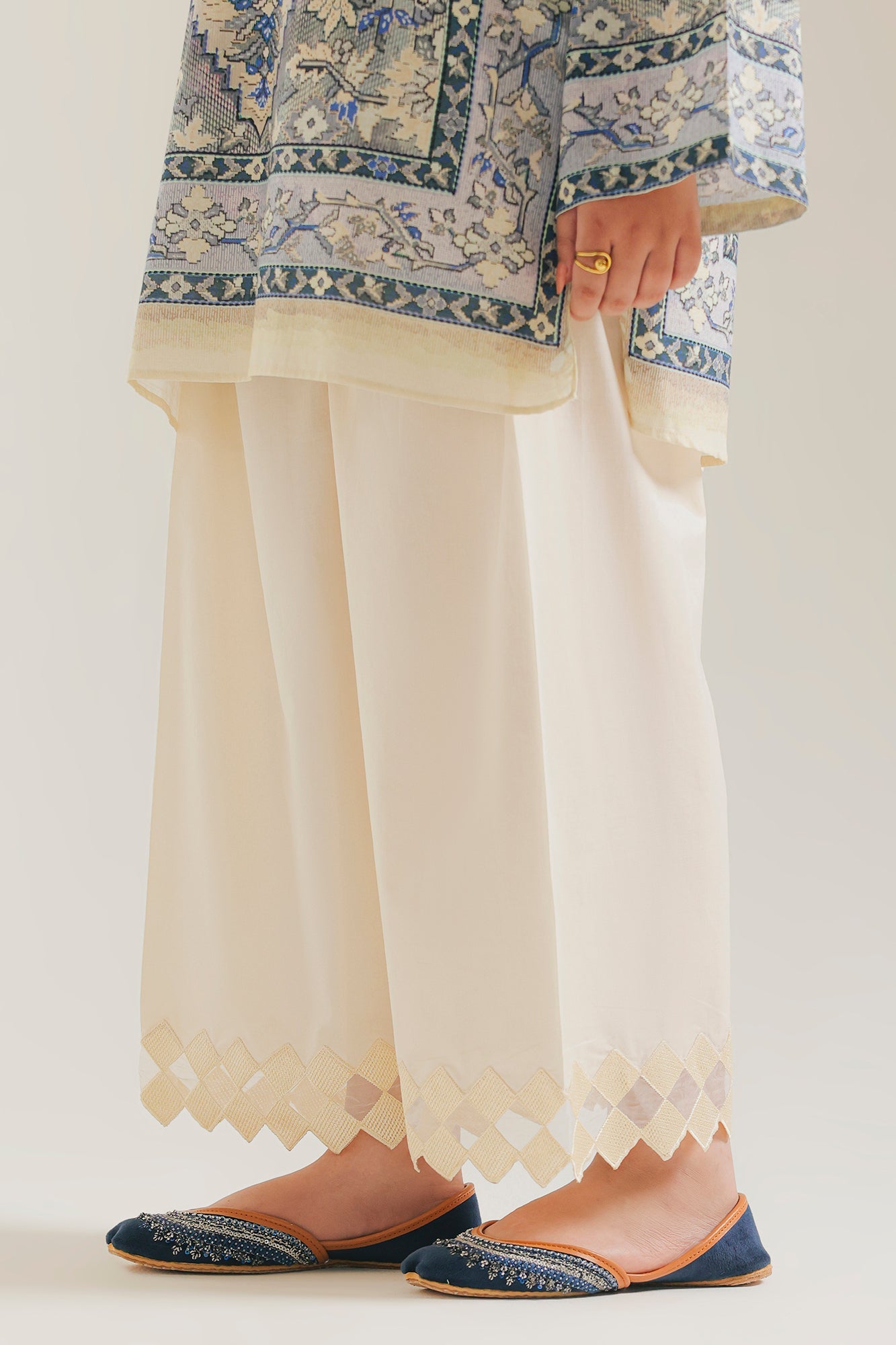 SHALWAR (E9583-102-004)