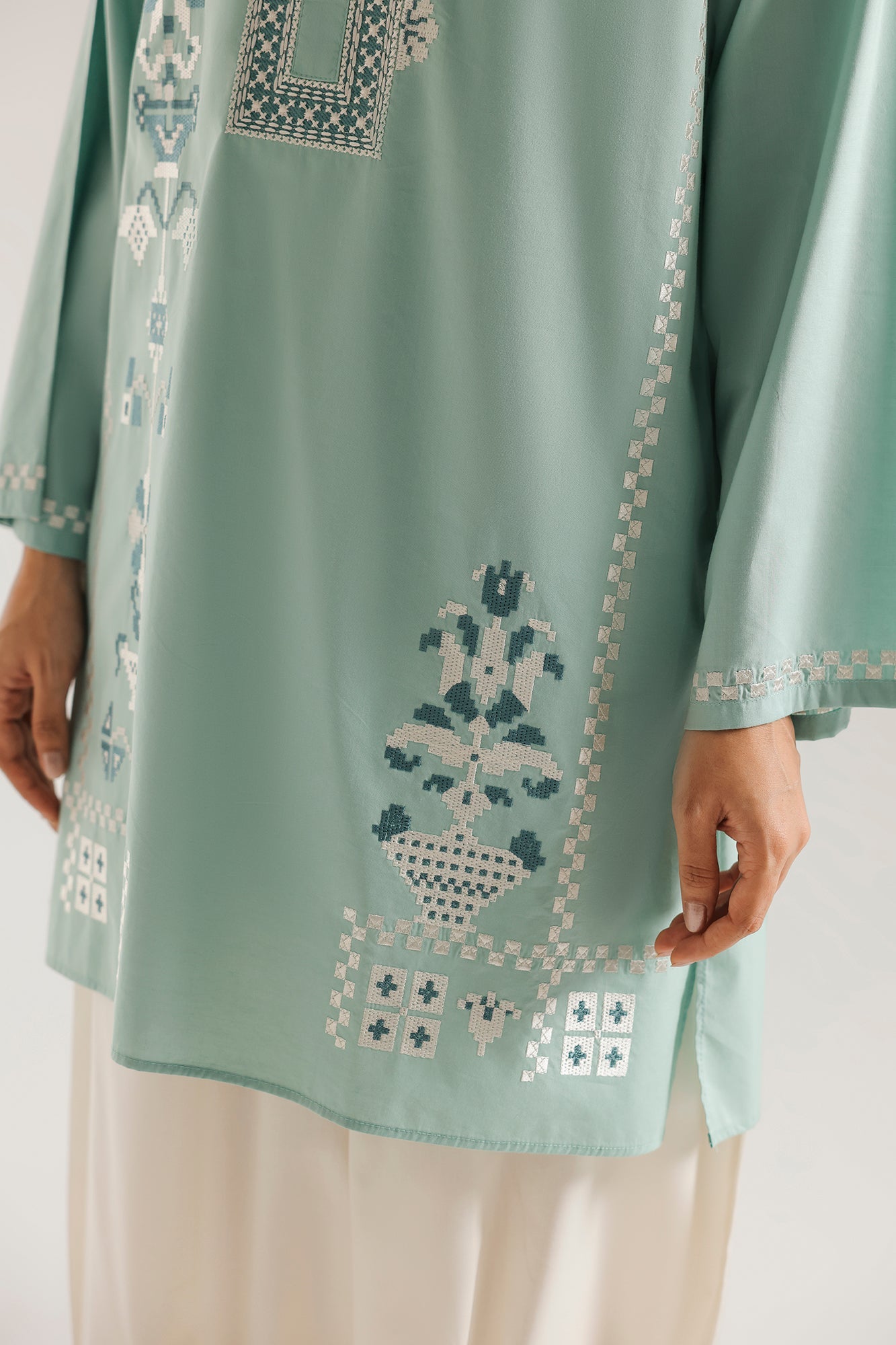 EMBROIDERED KURTI (E9610-102-716)