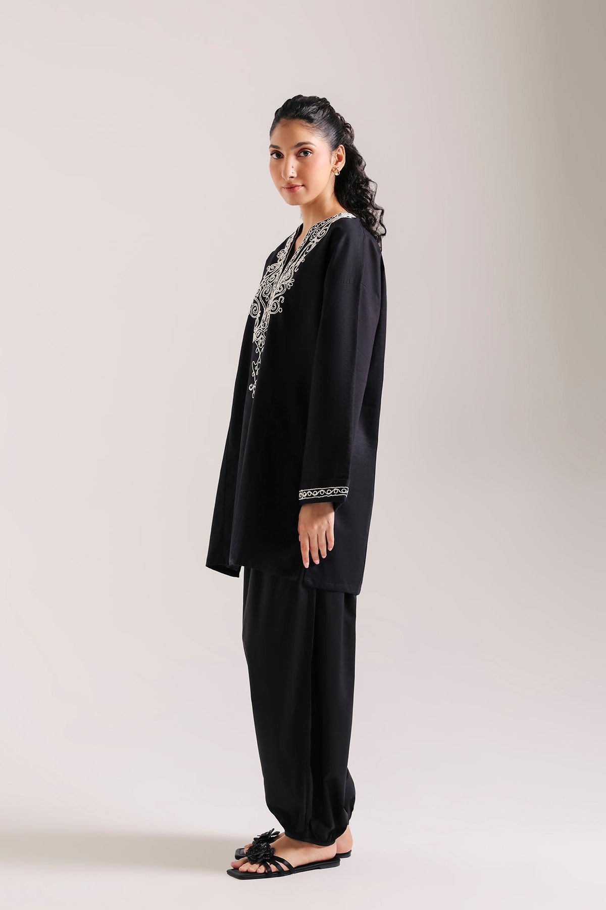 EMBROIDERED KURTI (E9697-102-902)
