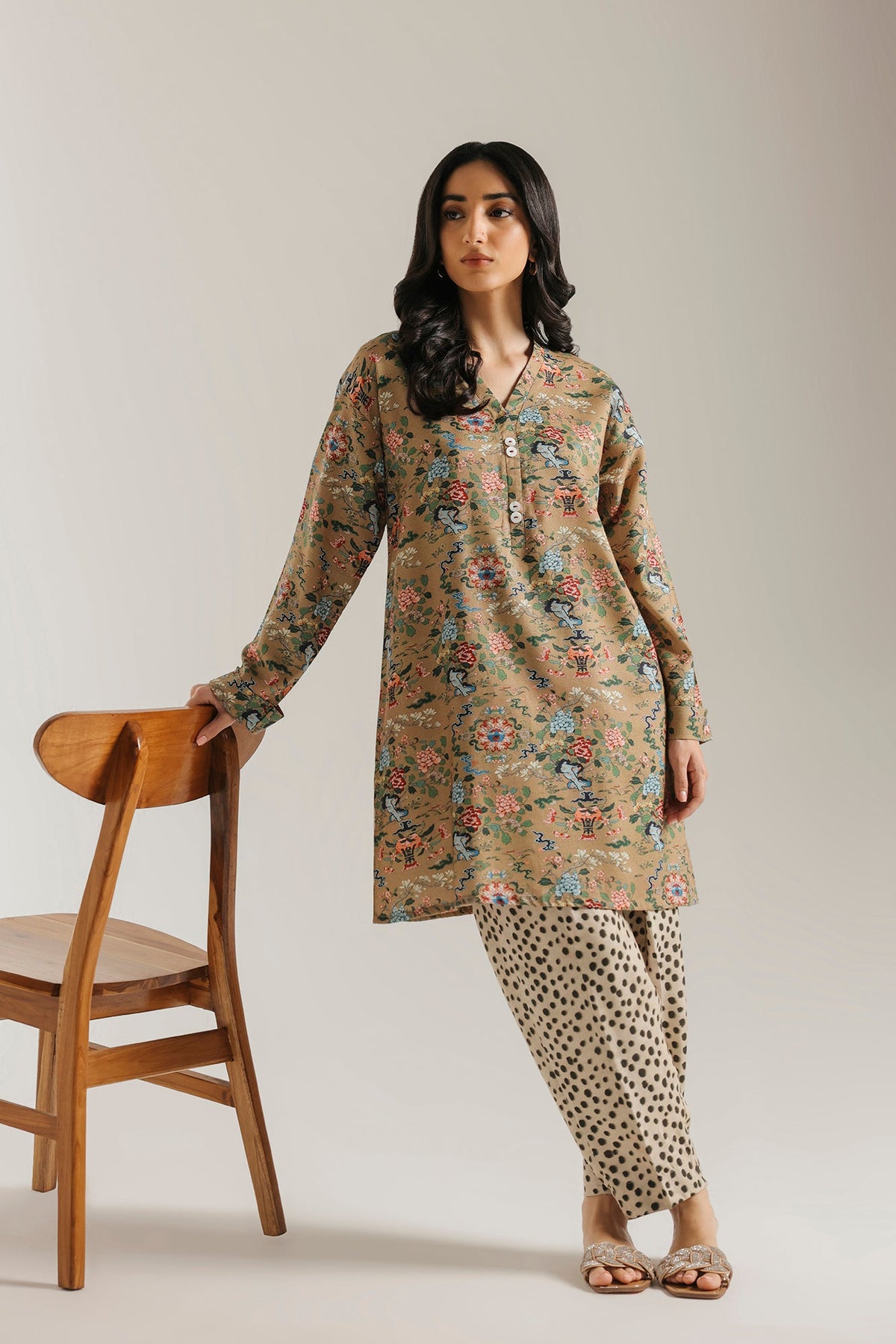 EMBROIDERED SUIT (E9820-102-121)