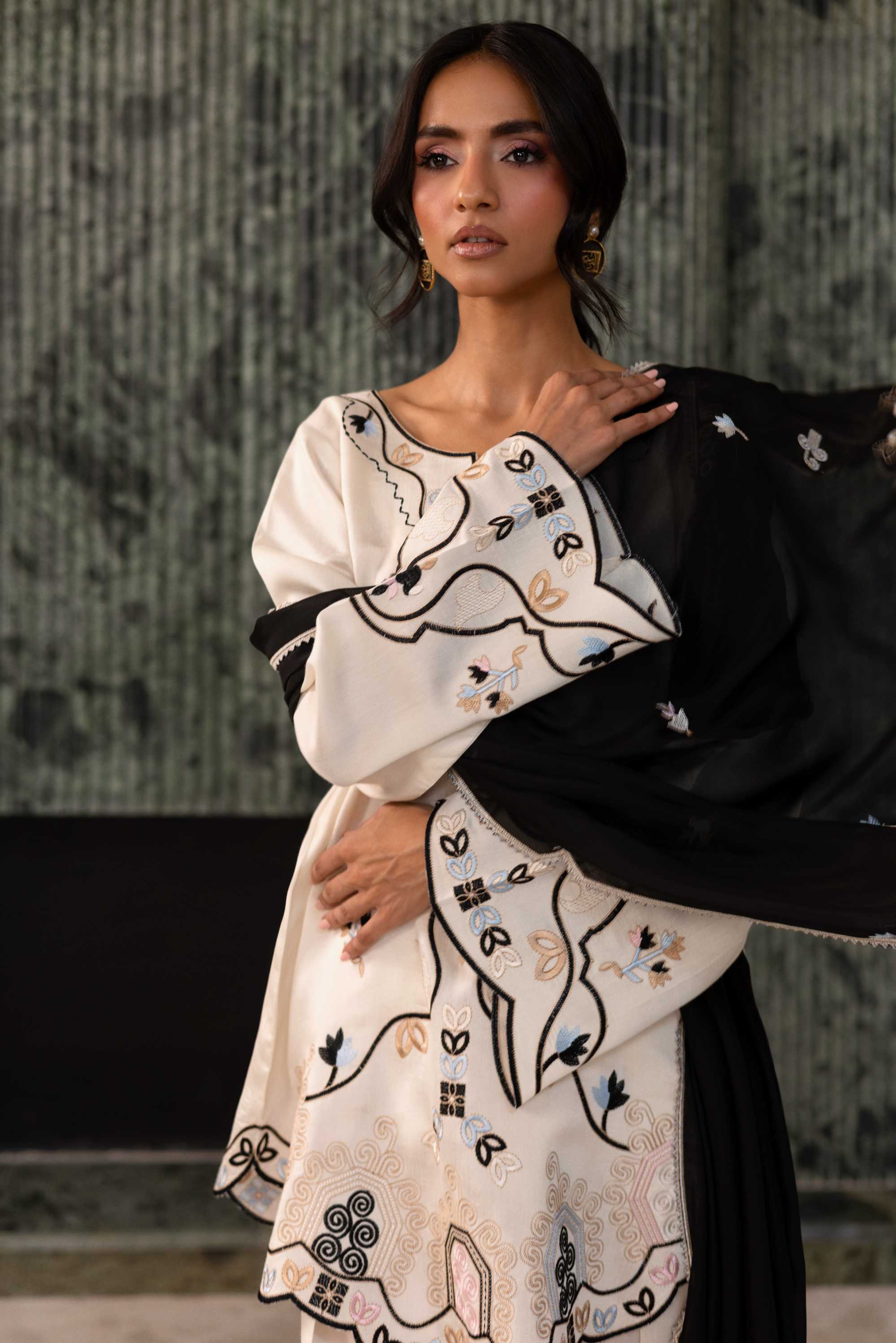 https://cdn.shopify.com/s/files/1/0904/3817/2979/files/EINKA_FESTIVE_03_59.jpg?v=1778859270