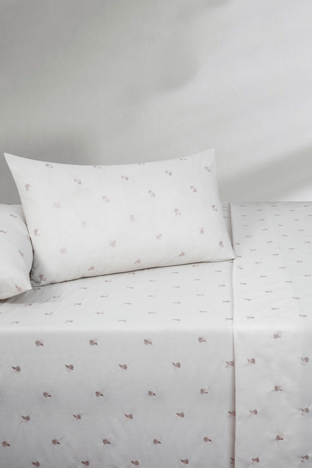 https://cdn.shopify.com/s/files/1/0706/3253/8159/files/ES-10-Sheet-Set-_2.jpg?v=1770707050