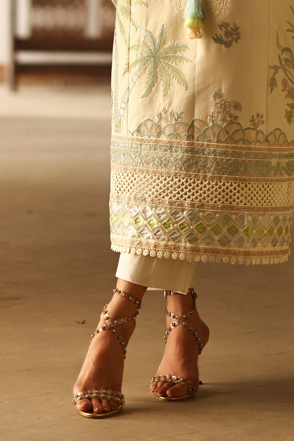 3 Piece Embroidered Lawn Suit with Organza Borders and Embroidered Printed Denting Lawn Dupatta