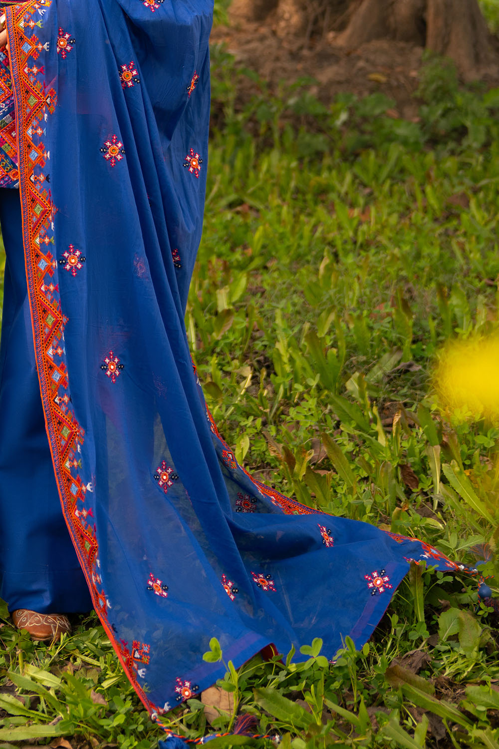 https://cdn.shopify.com/s/files/1/0706/3253/8159/files/Embroidered-Lawn-Dupatta-Embroidered-Lawn-Shirt-Dyed-Trouser-Gulahmed-CL-52448-Duppata.jpg?v=1769498954