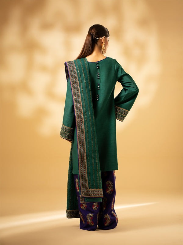 Fozia Khalid – Emerald Craftsmanship Style