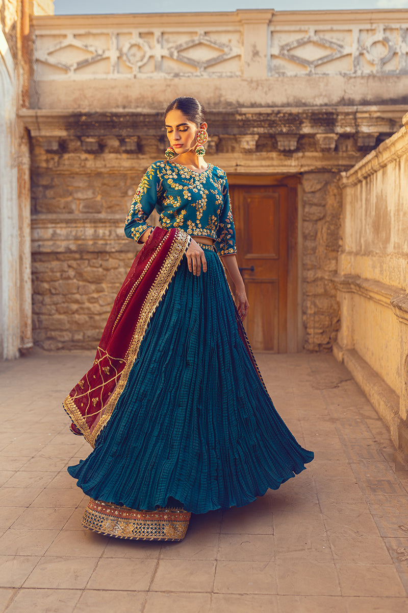 https://cdn.shopify.com/s/files/1/0412/9311/9639/products/FARNAZe.jpg?v=1755496518